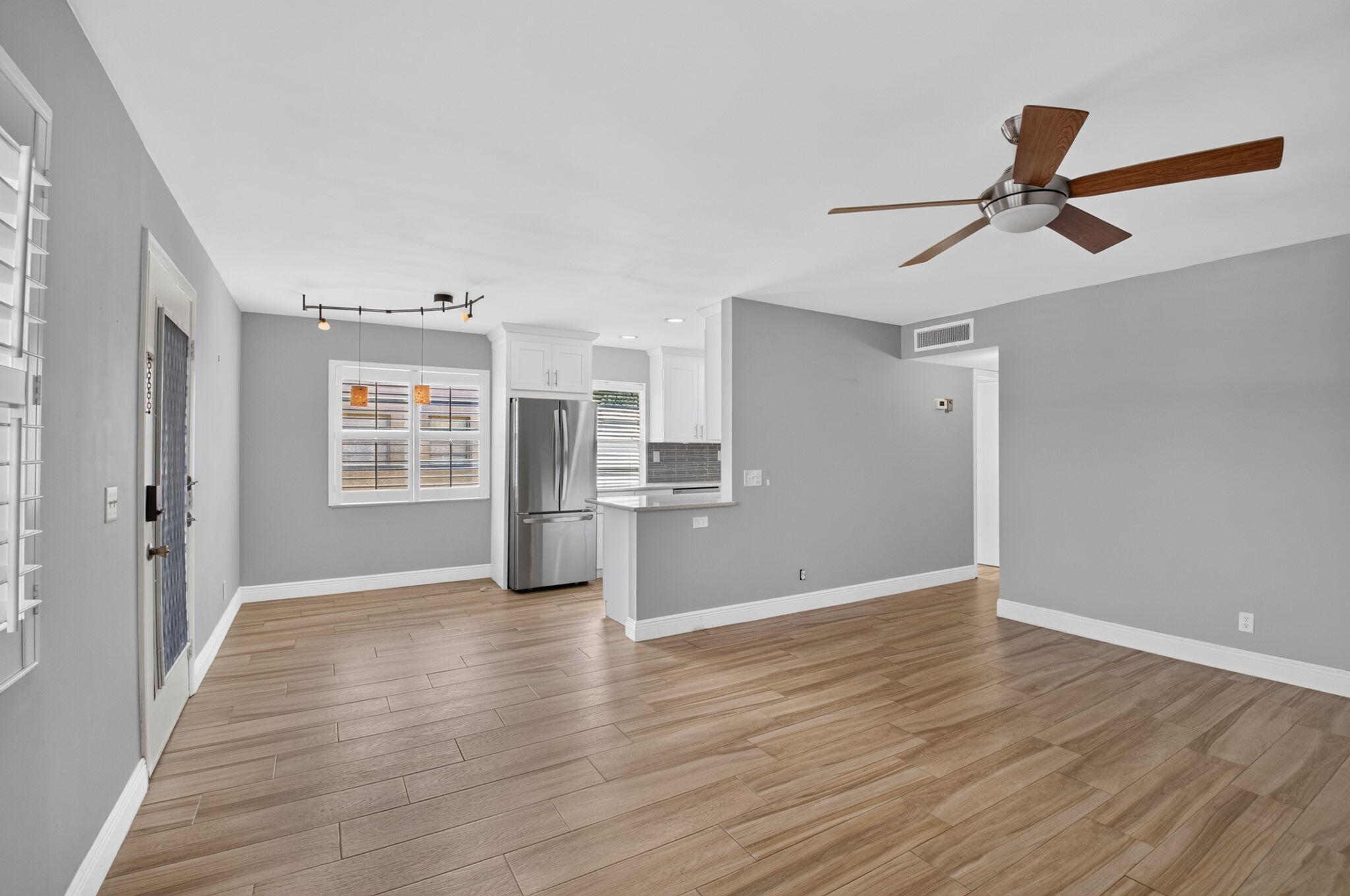KINGS POINT CAPRI CONDOS - Residential