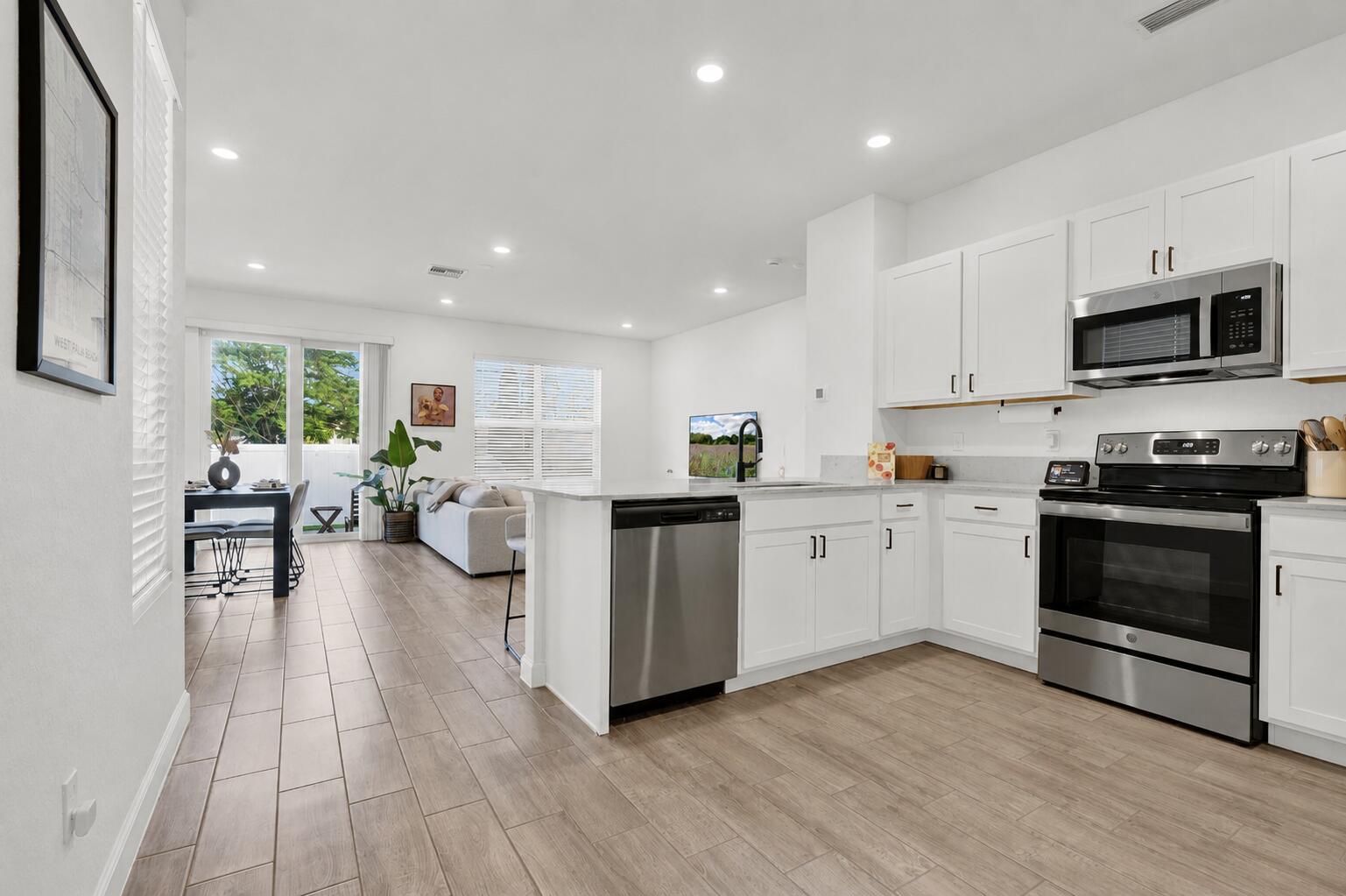 LAKESHORE AT THE FOUNTAINS - Residential Lease