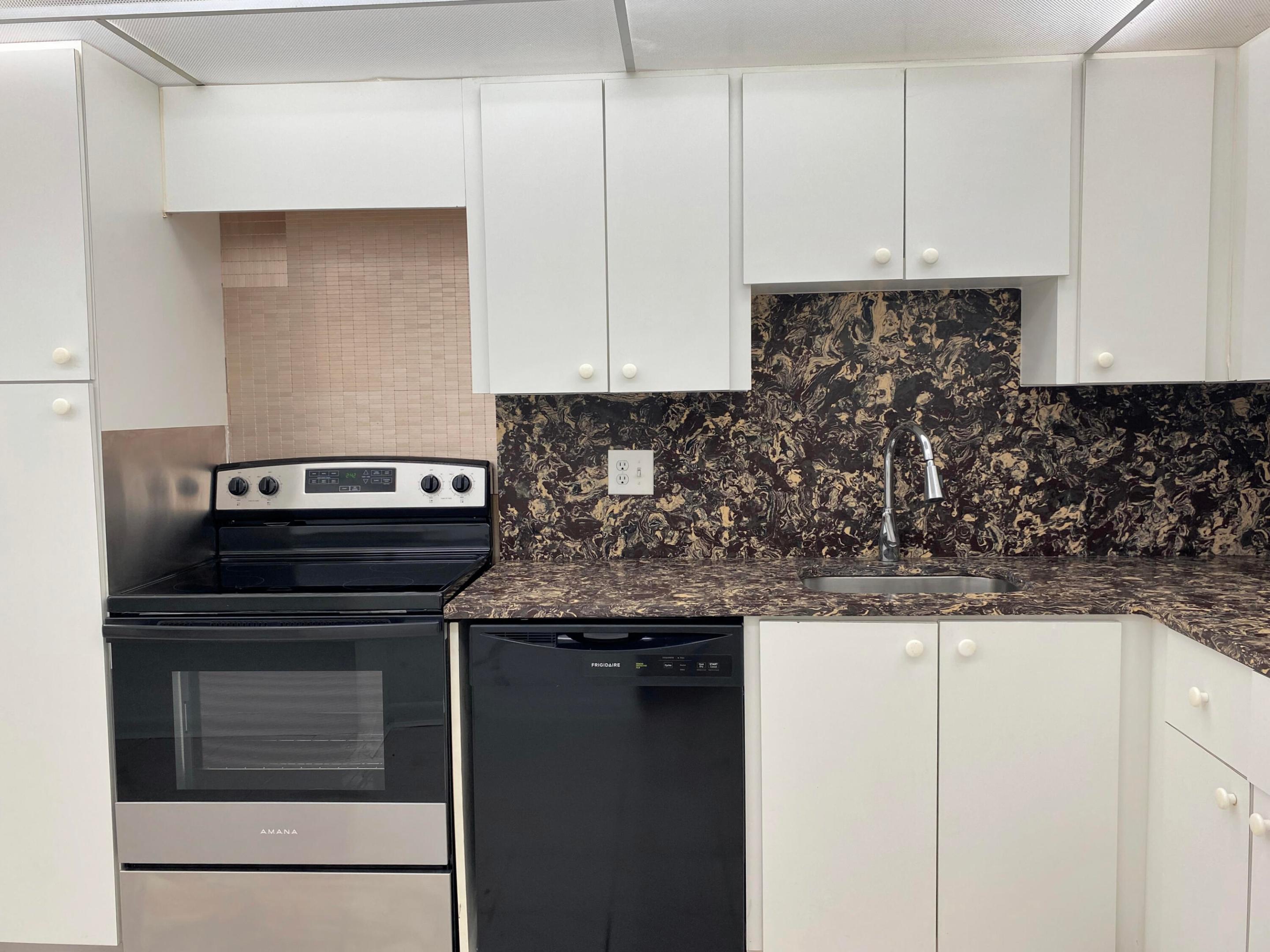NO 3 PALM-AIRE COUNTRY CLUB - Residential Lease