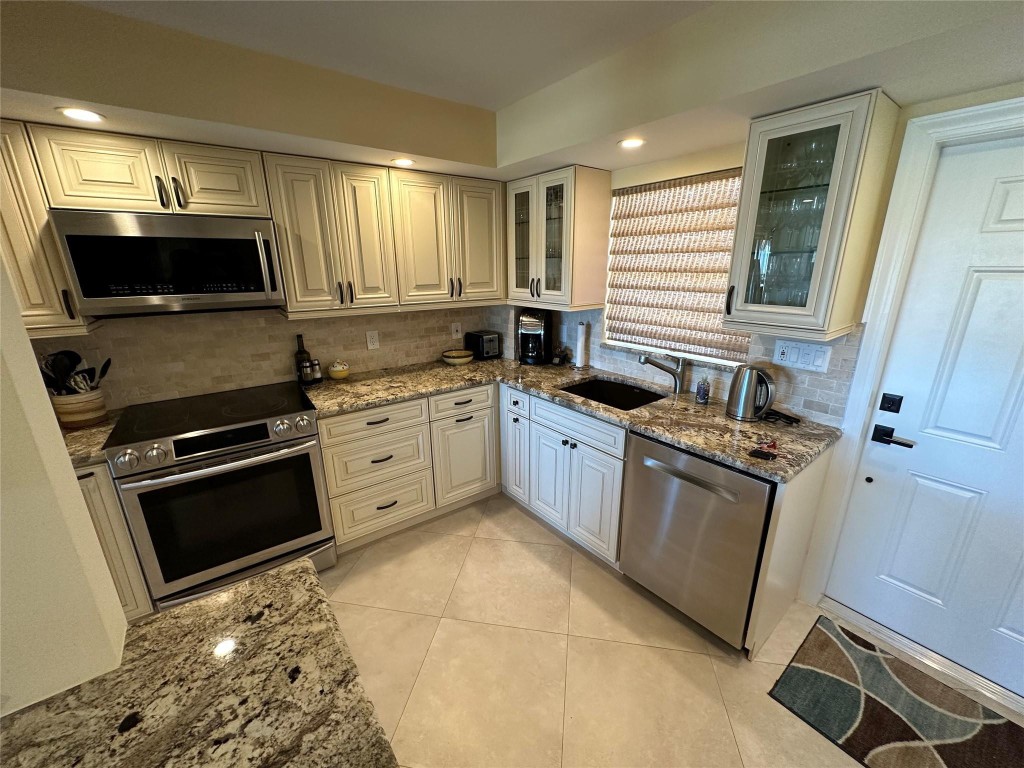 Pompano Yacht &Beach Club - Residential