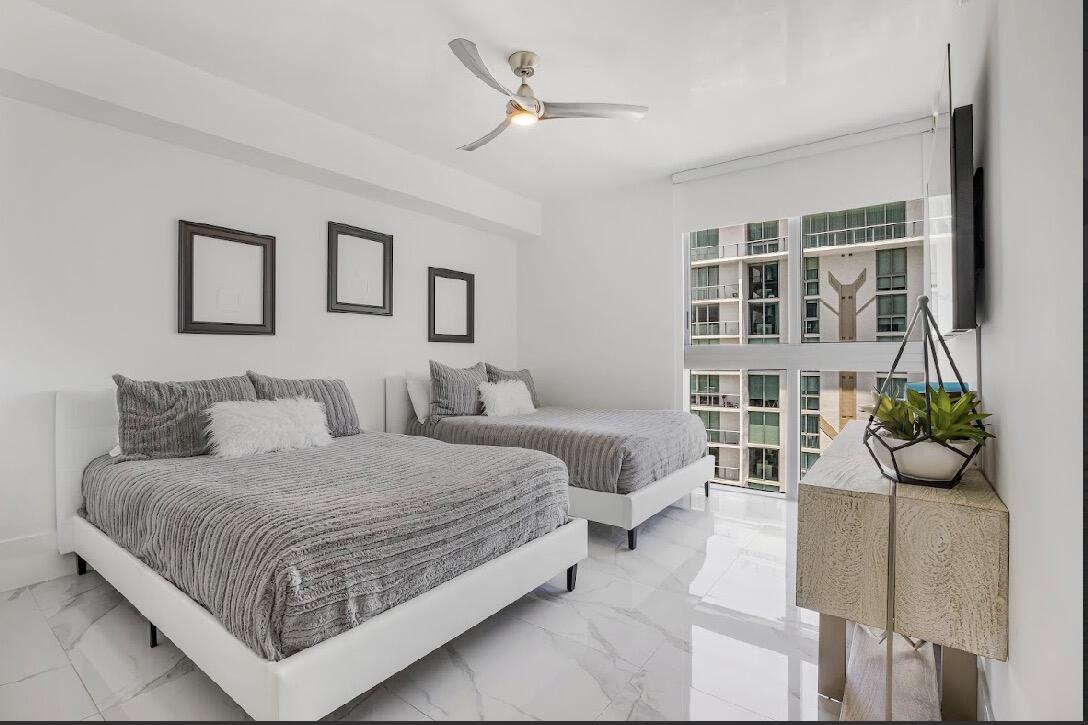 PARQUE TOWERS CONDO - Residential
