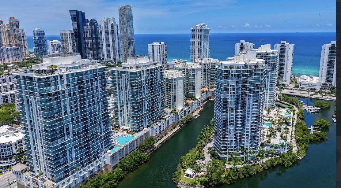 PARQUE TOWERS CONDO - Residential
