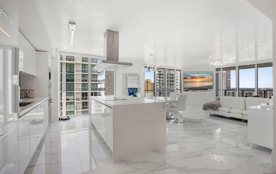 PARQUE TOWERS CONDO - Residential