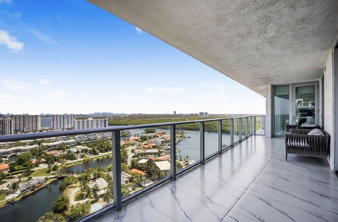 PARQUE TOWERS CONDO - Residential
