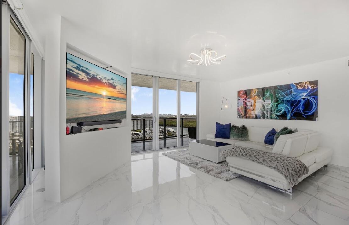 PARQUE TOWERS CONDO - Residential