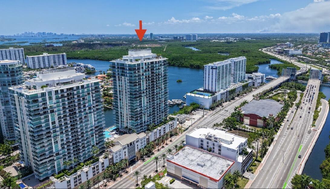 PARQUE TOWERS CONDO - Residential