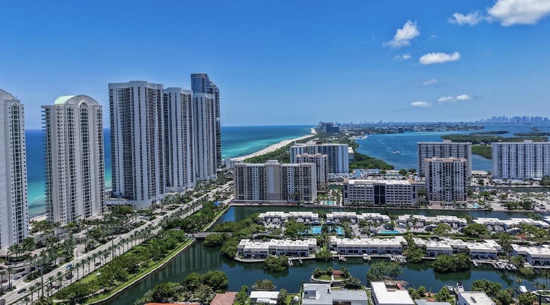 PARQUE TOWERS CONDO - Residential