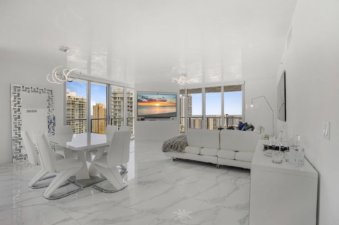 PARQUE TOWERS CONDO - Residential