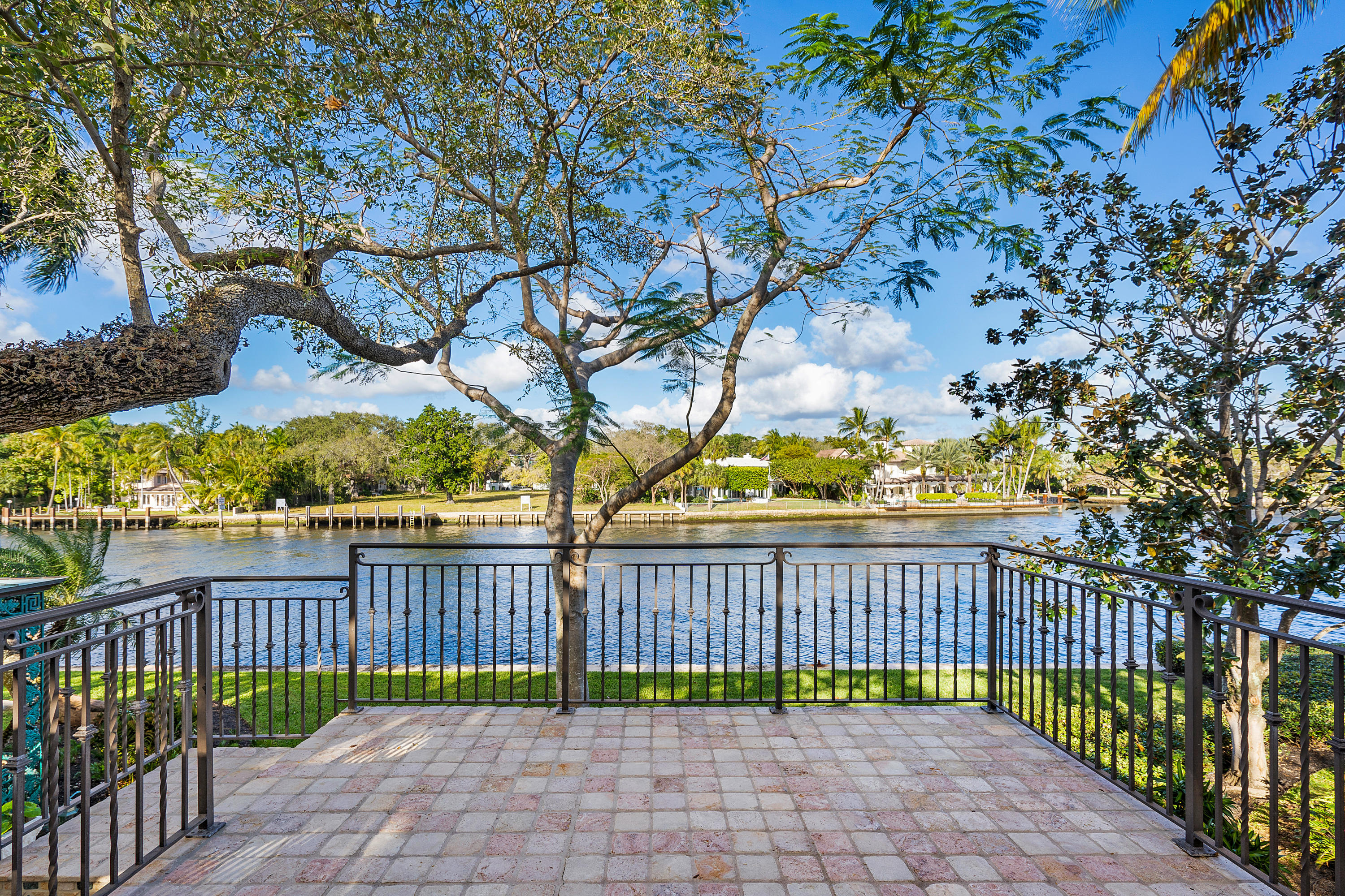 RIO VISTA ISLES - Residential