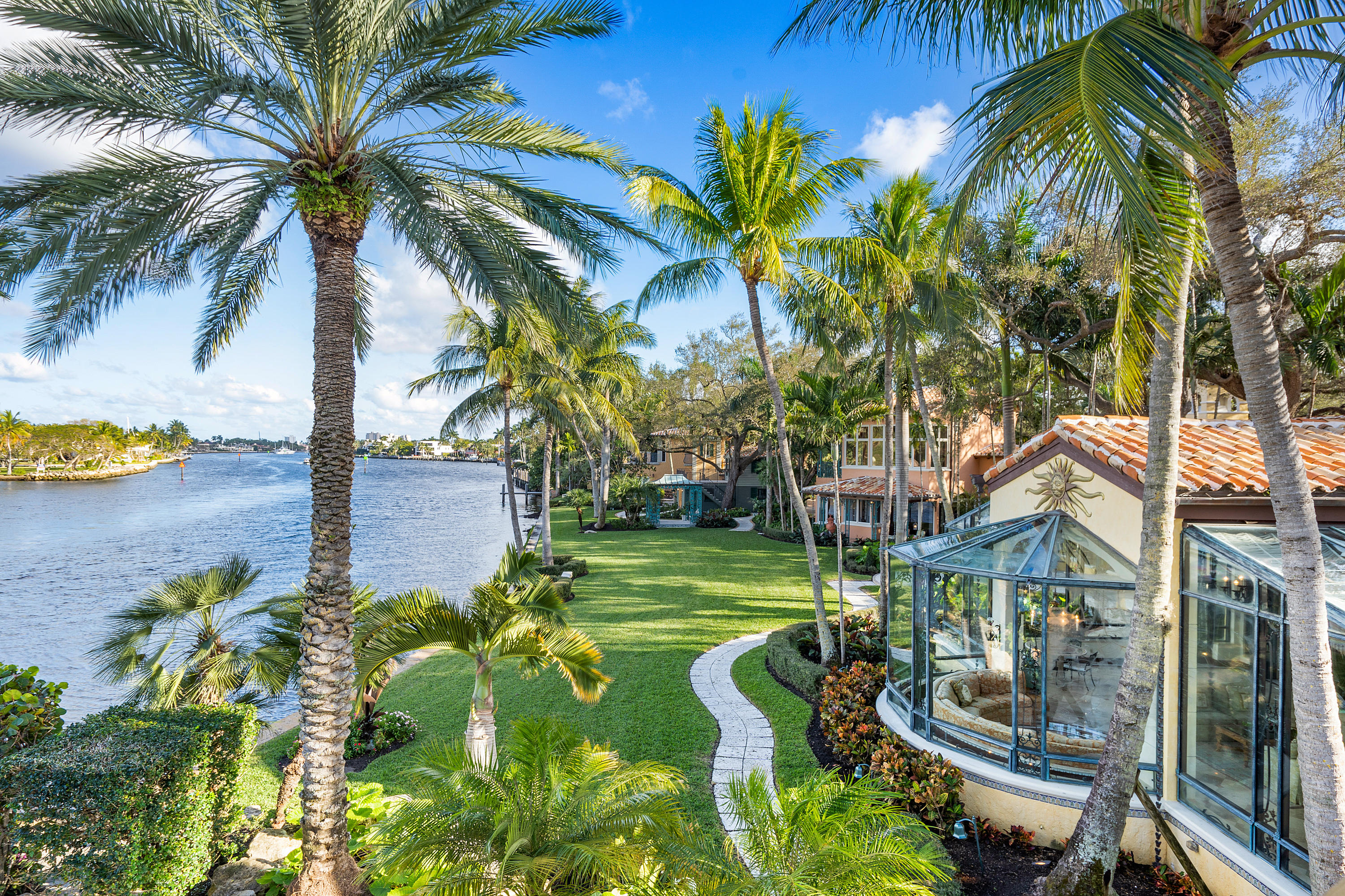 RIO VISTA ISLES - Residential