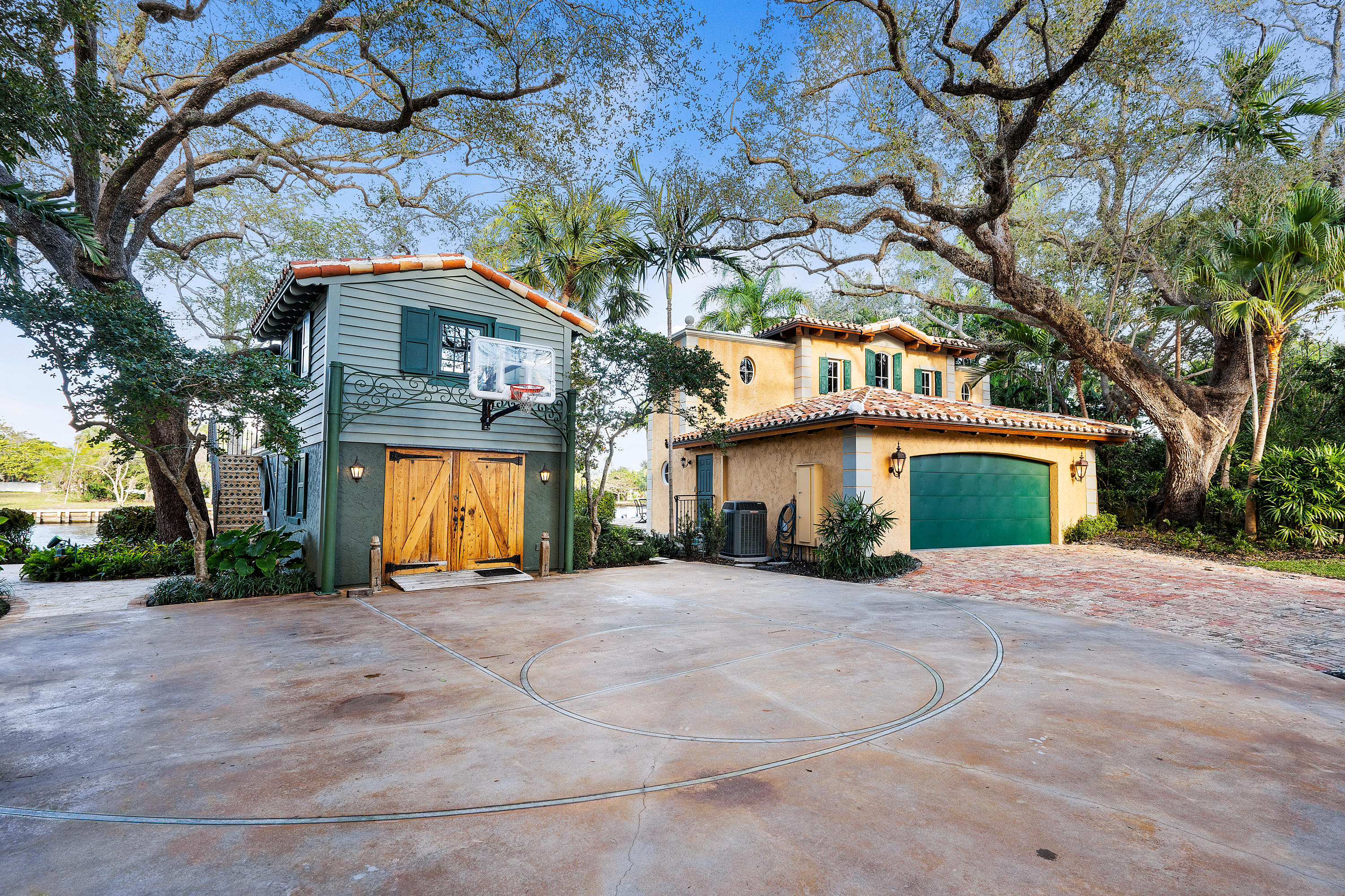 RIO VISTA ISLES - Residential