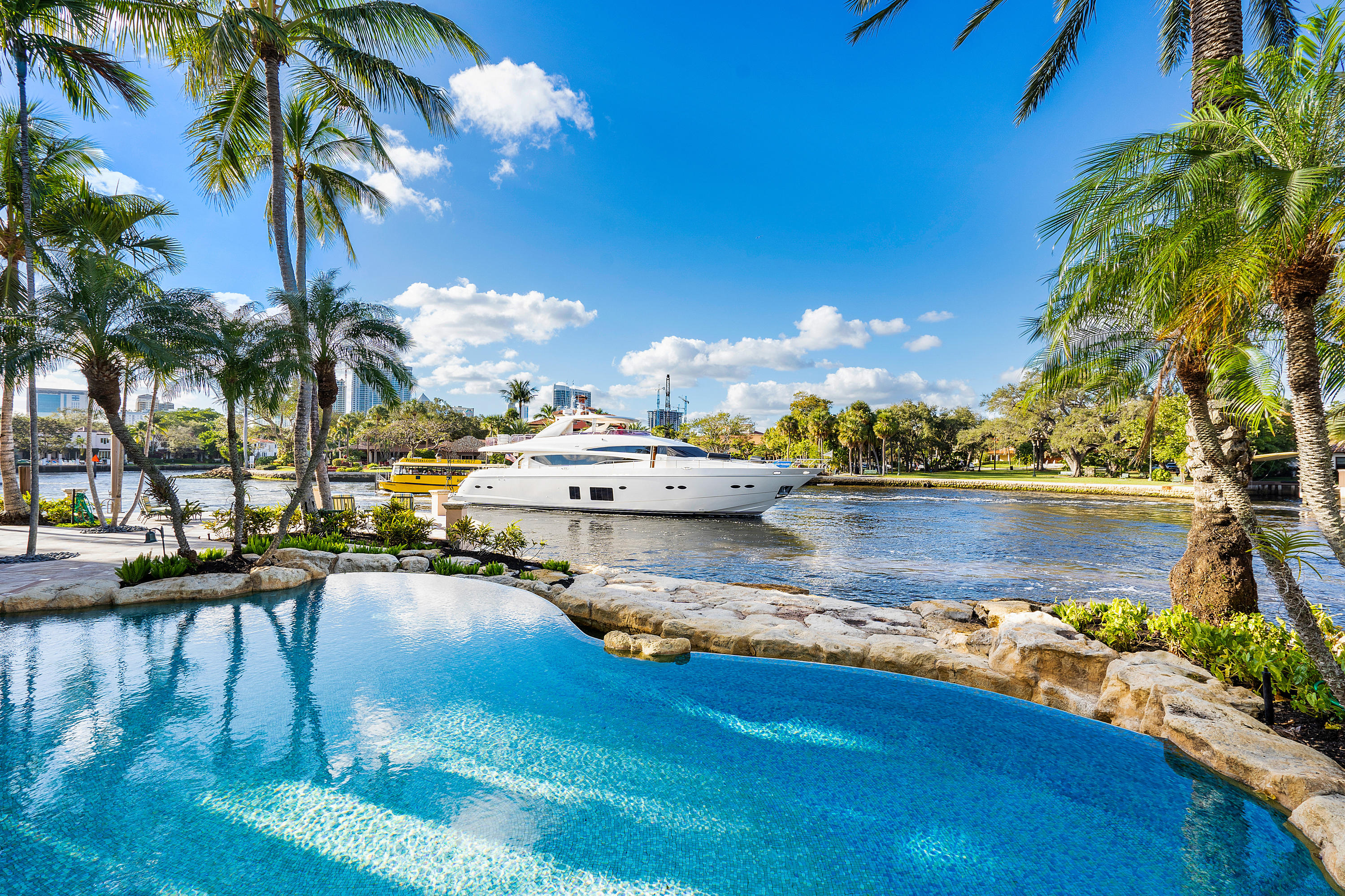 RIO VISTA ISLES - Residential