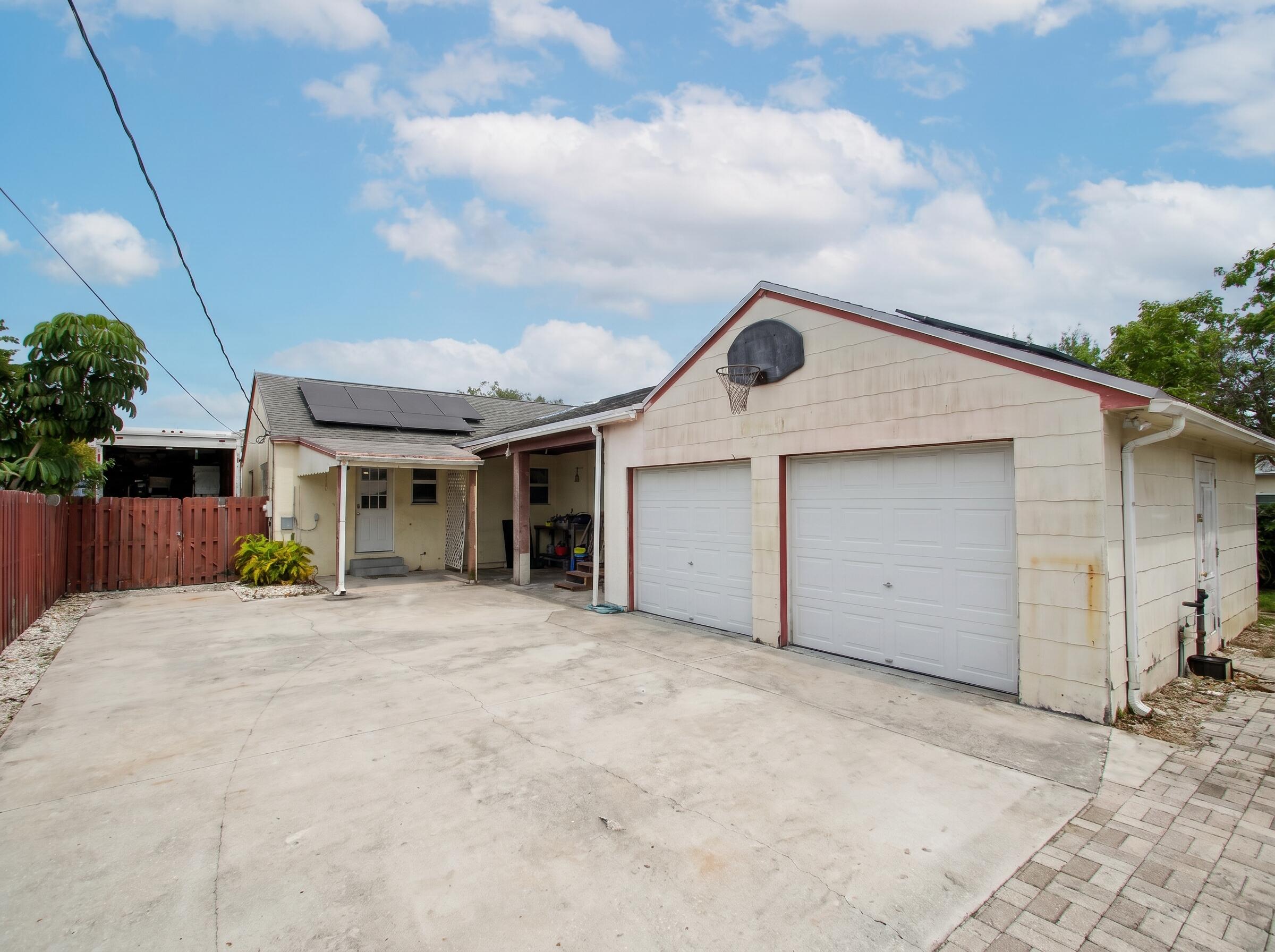 LAKE WORTH TOWN OF - Residential