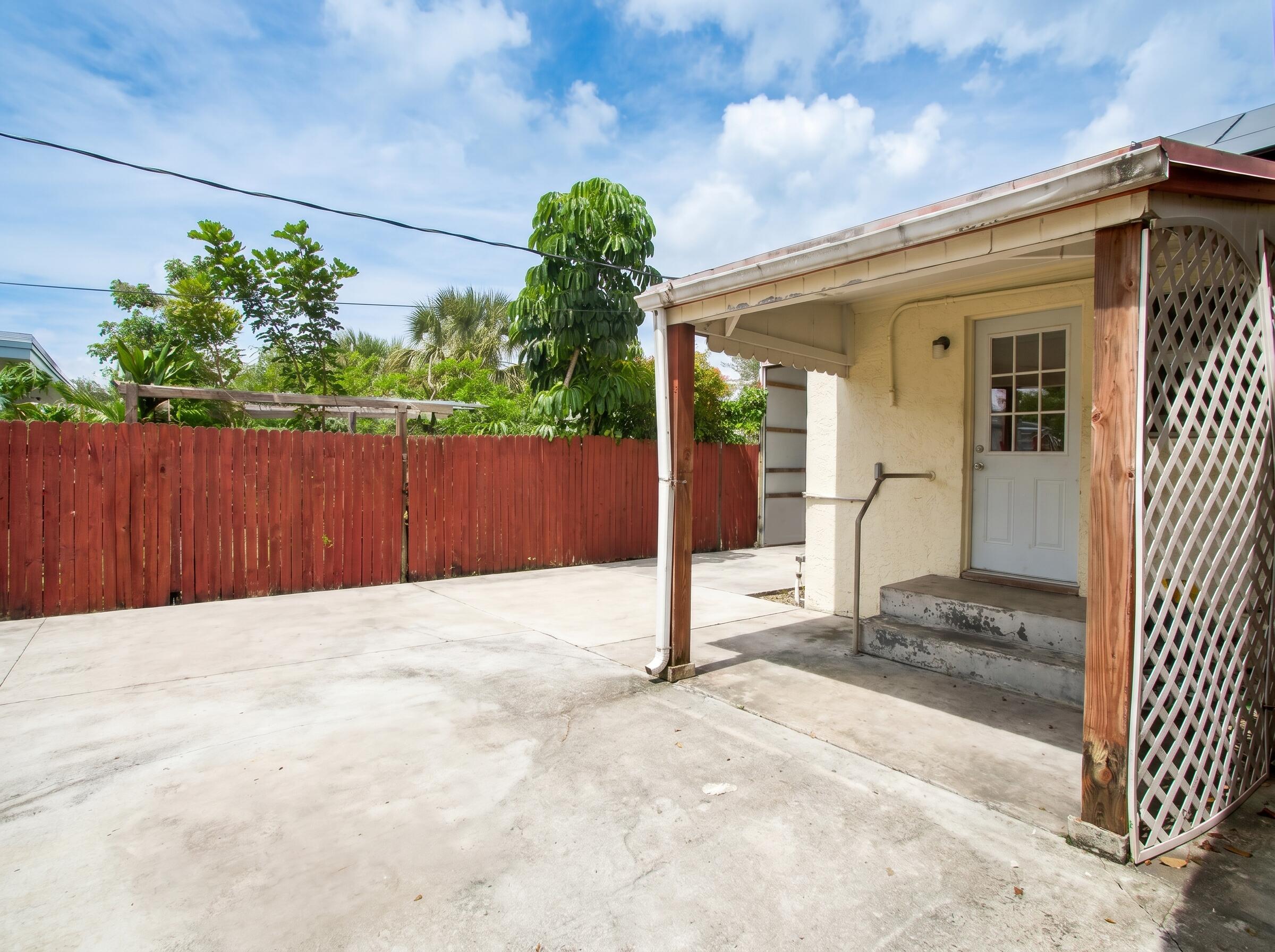LAKE WORTH TOWN OF - Residential