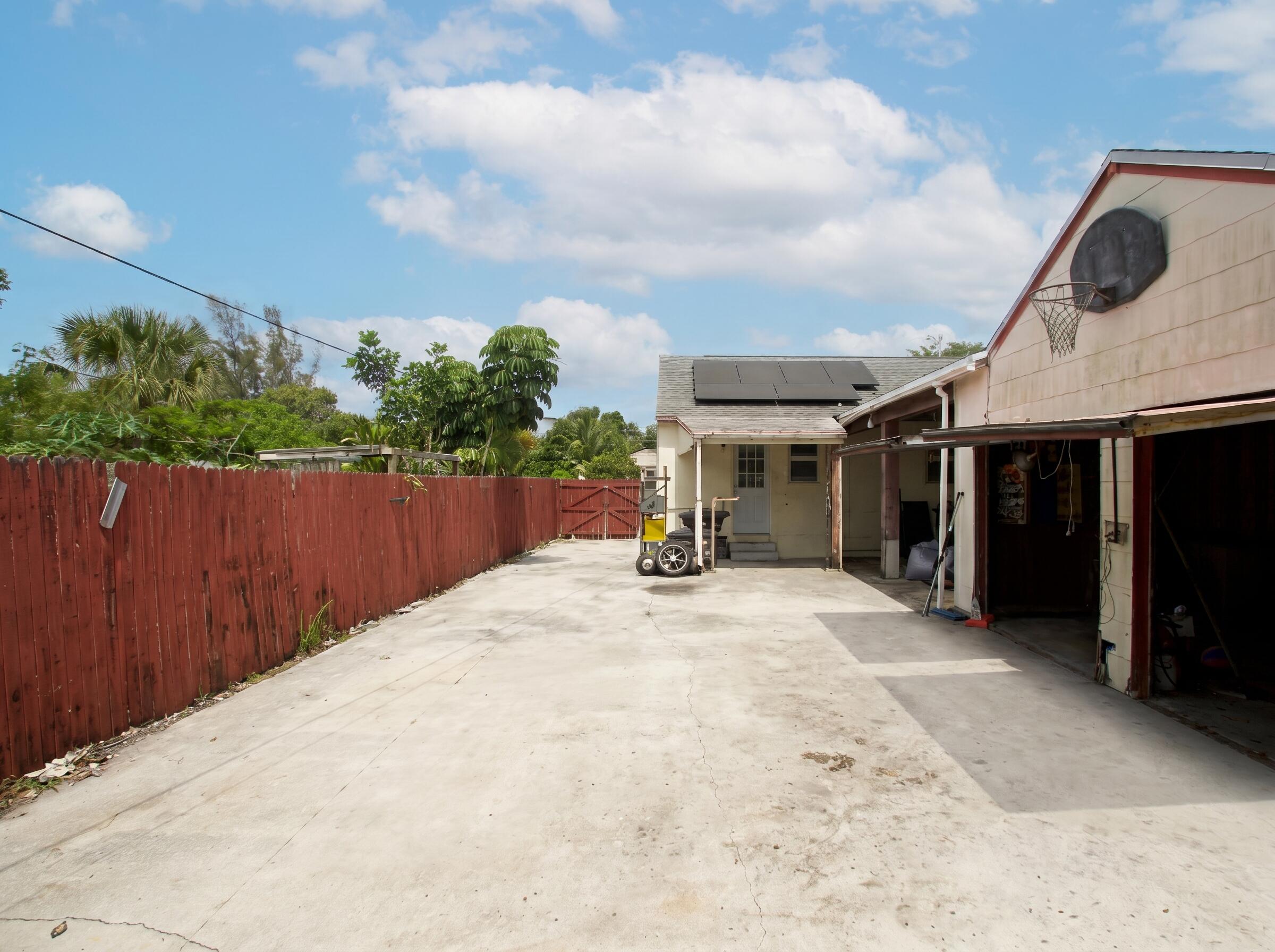 LAKE WORTH TOWN OF - Residential