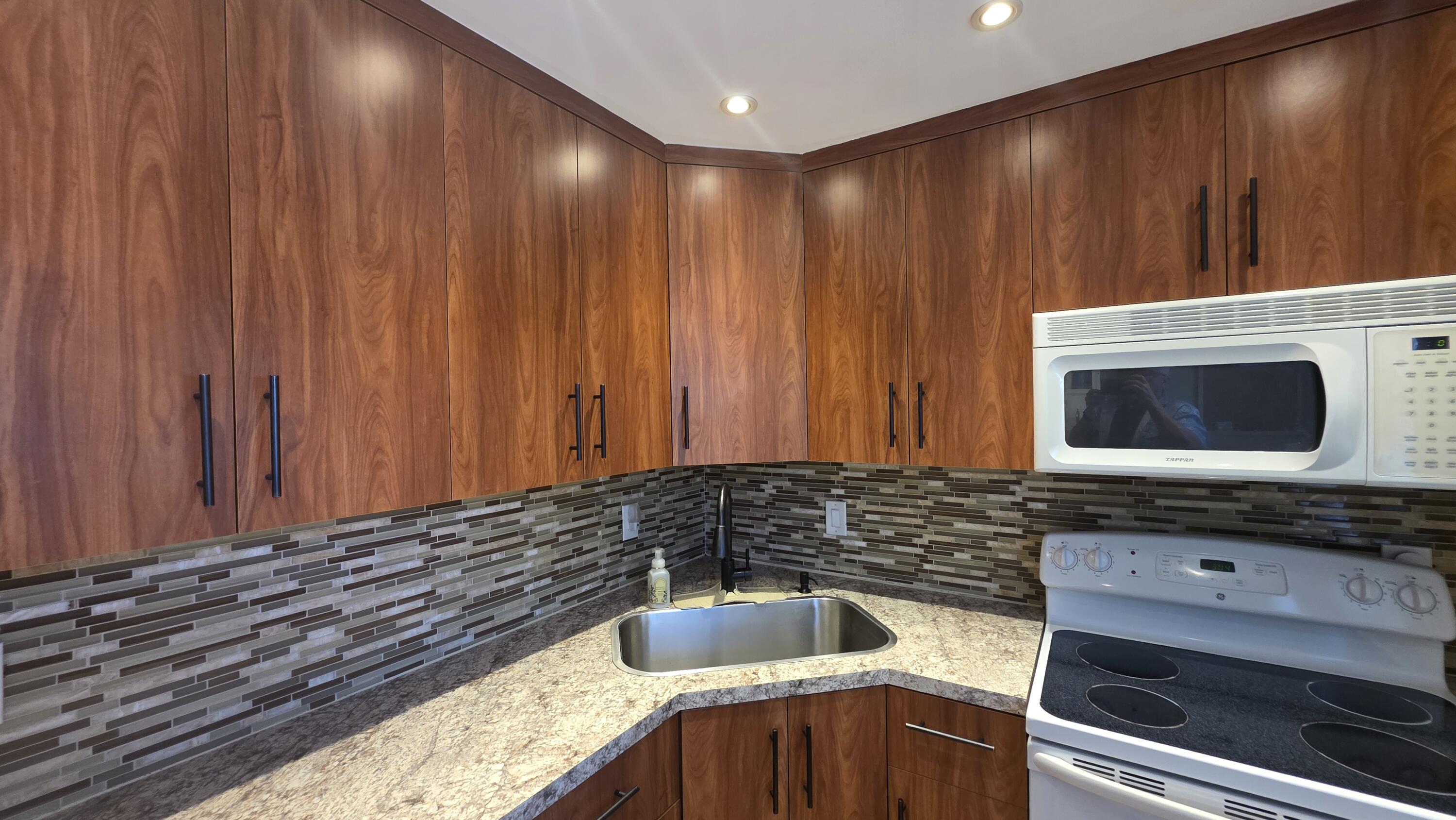 DANIANS NORTH CONDO - Residential