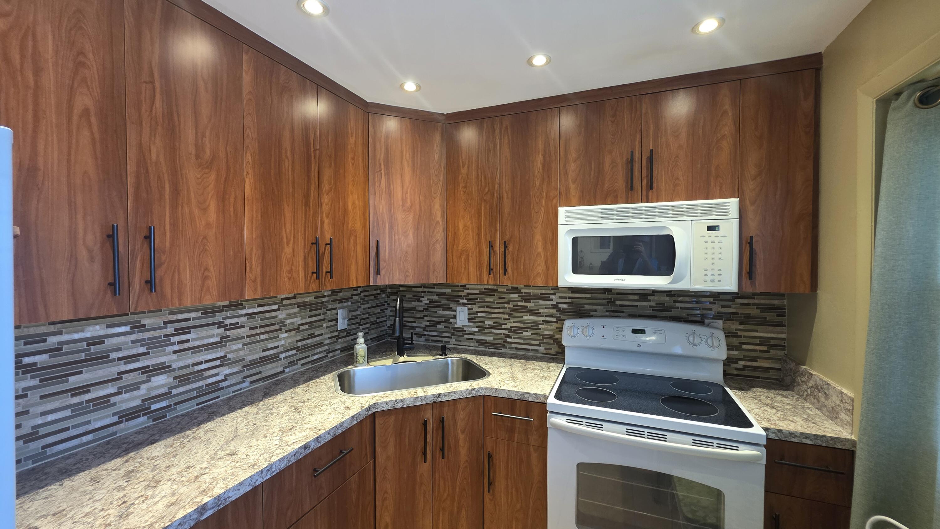 DANIANS NORTH CONDO - Residential