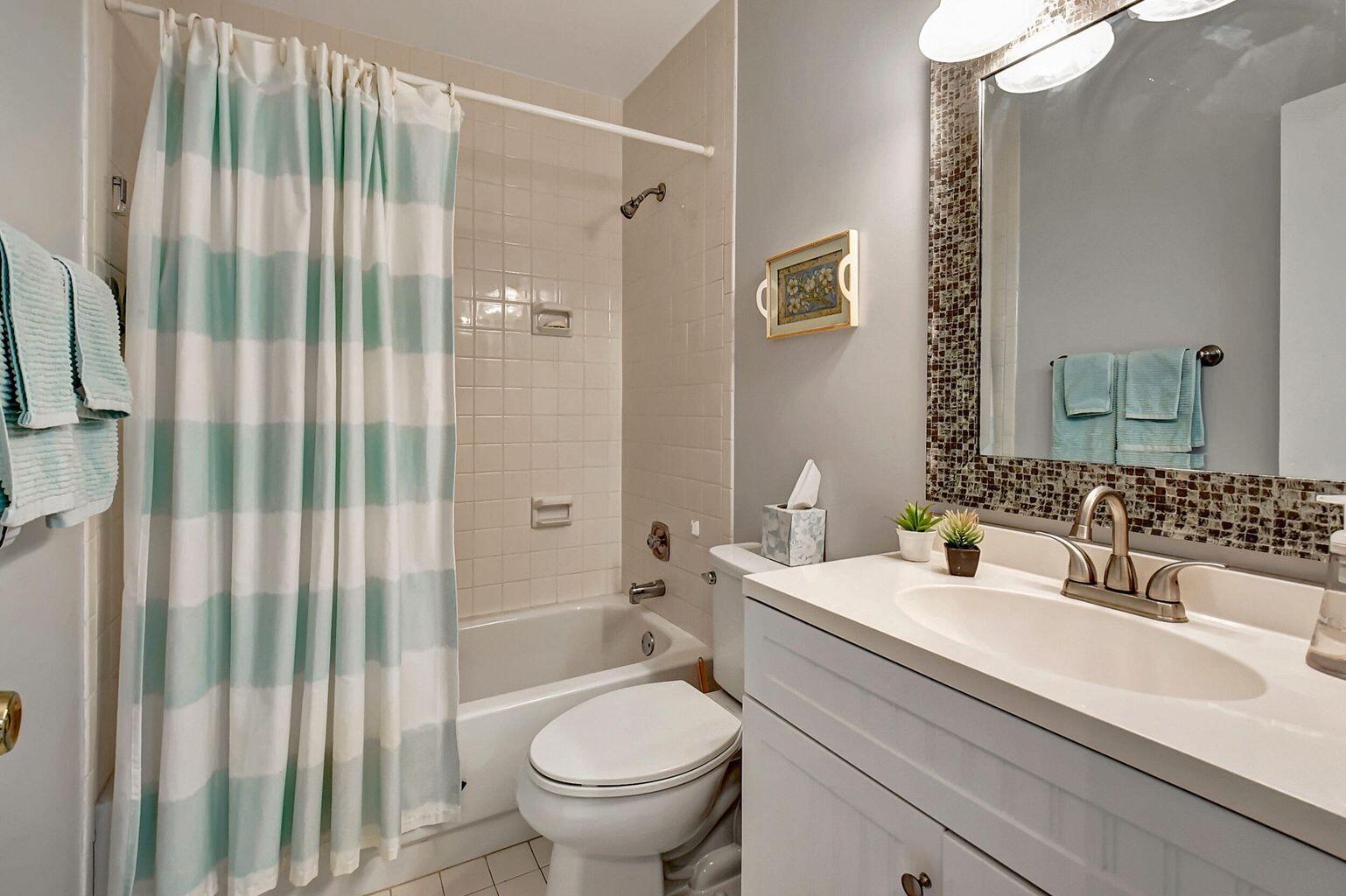 PALM GREENS AT VILLA DEL RAY CONDO II - Residential
