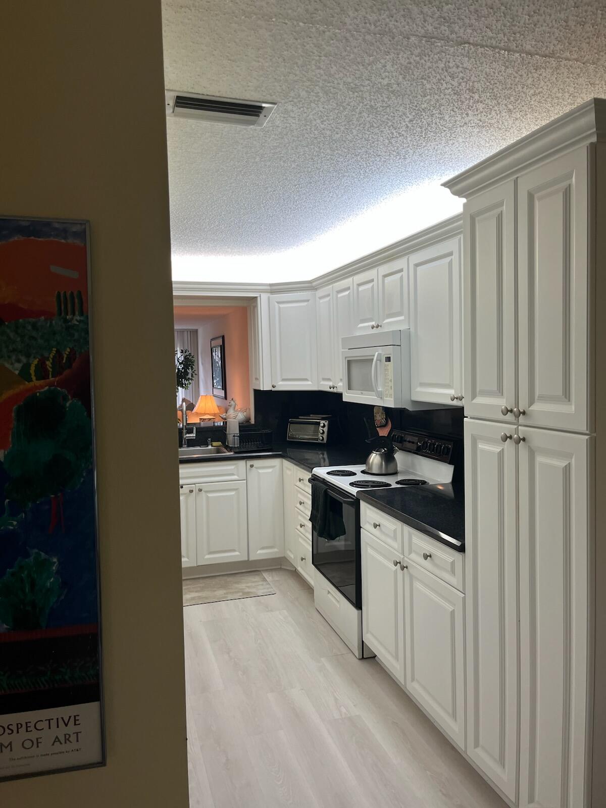 PALM GREENS AT VILLA DEL RAY CONDO II - Residential