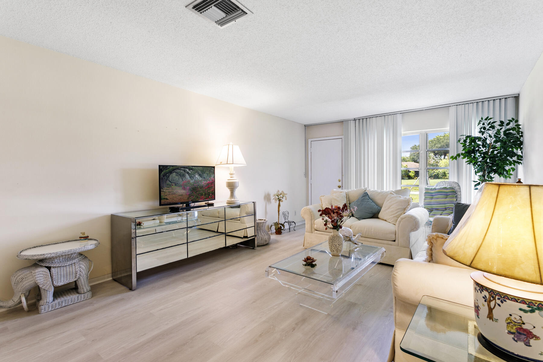 PALM GREENS AT VILLA DEL RAY CONDO II - Residential
