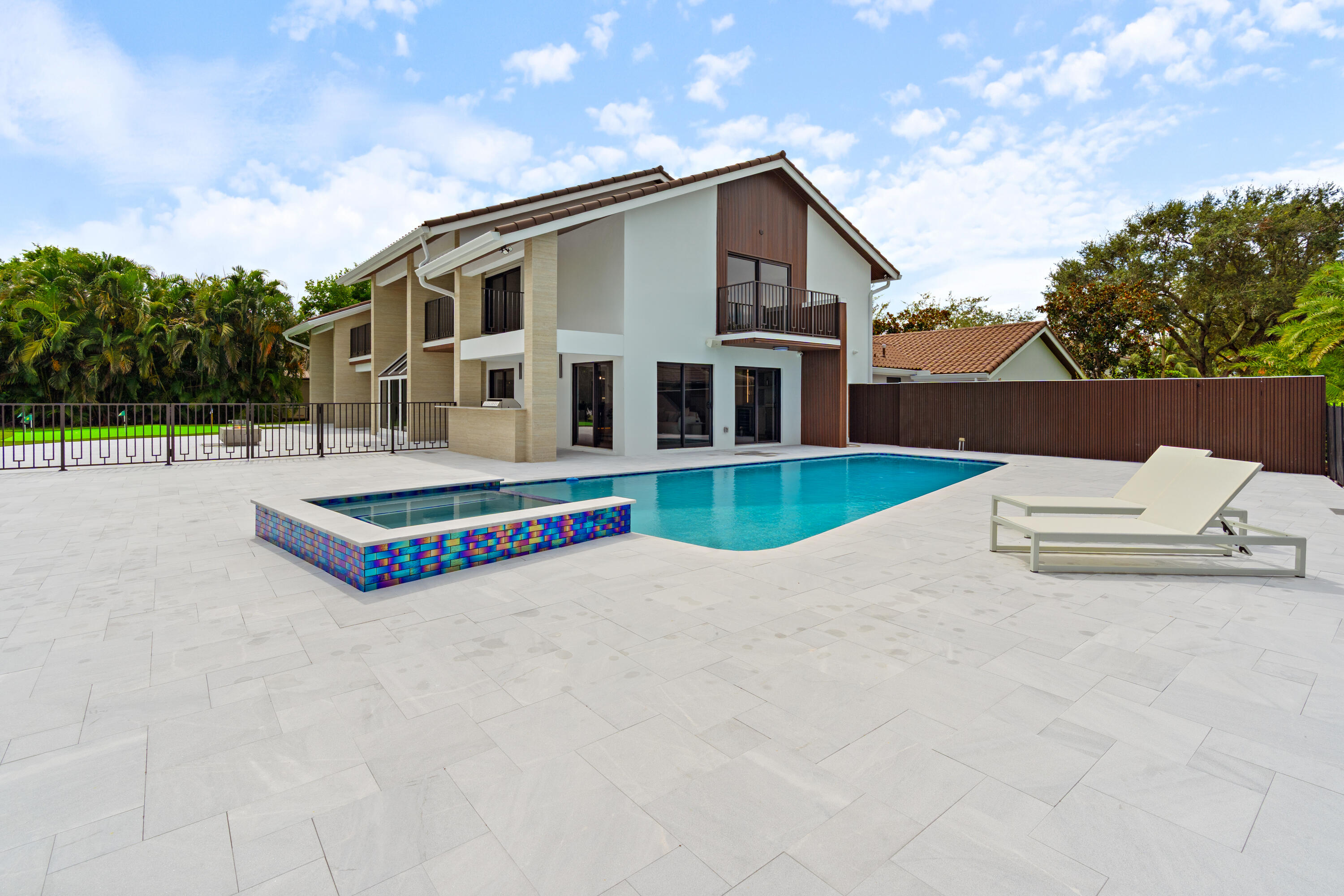 PRESIDENT COUNTRY CLUB 4 - Residential