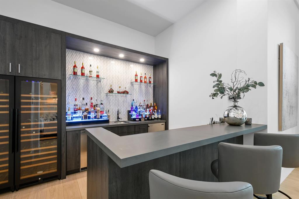 ADMIRALS COVE - Residential