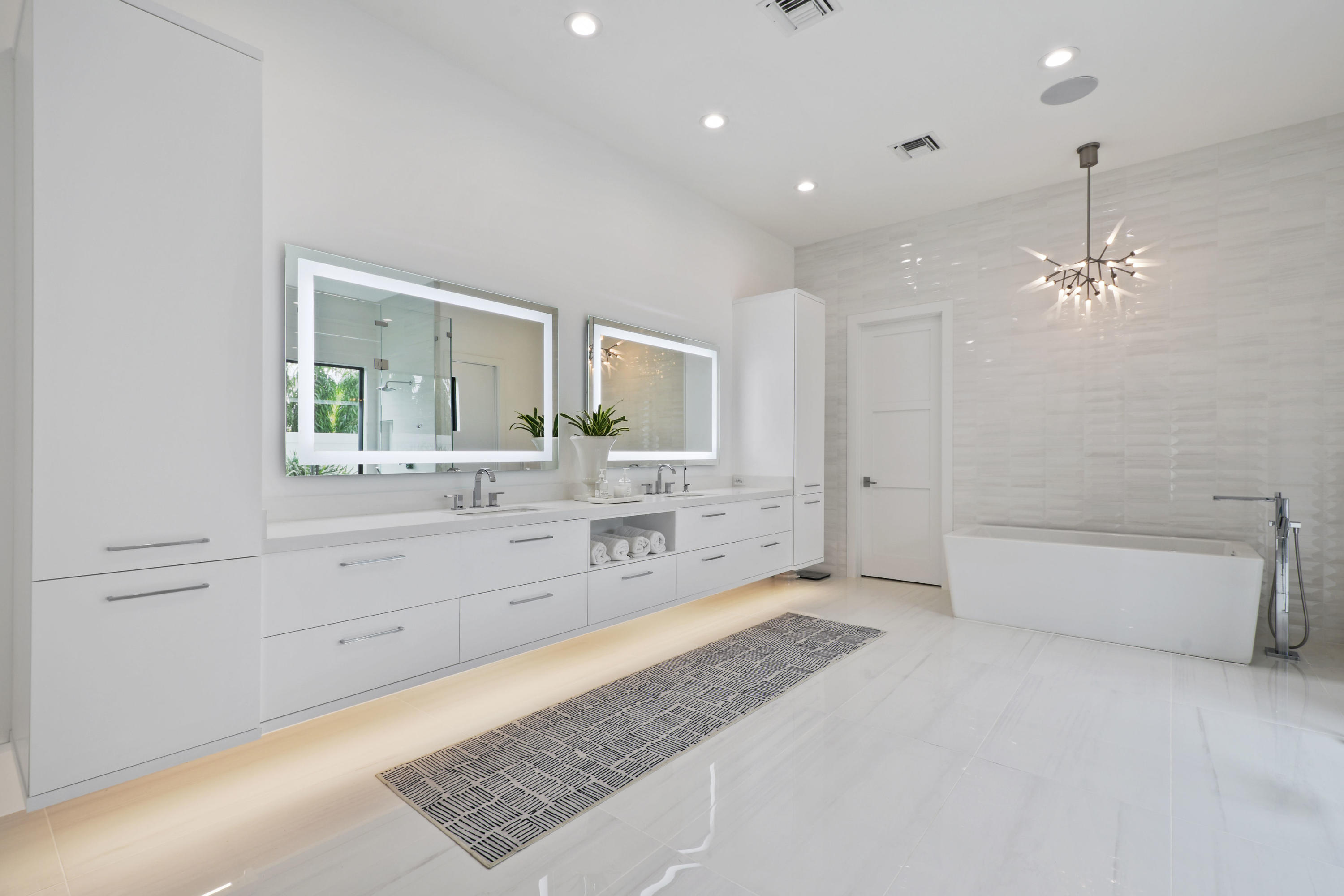 ADMIRALS COVE - Residential