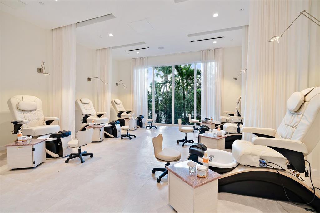 ADMIRALS COVE - Residential