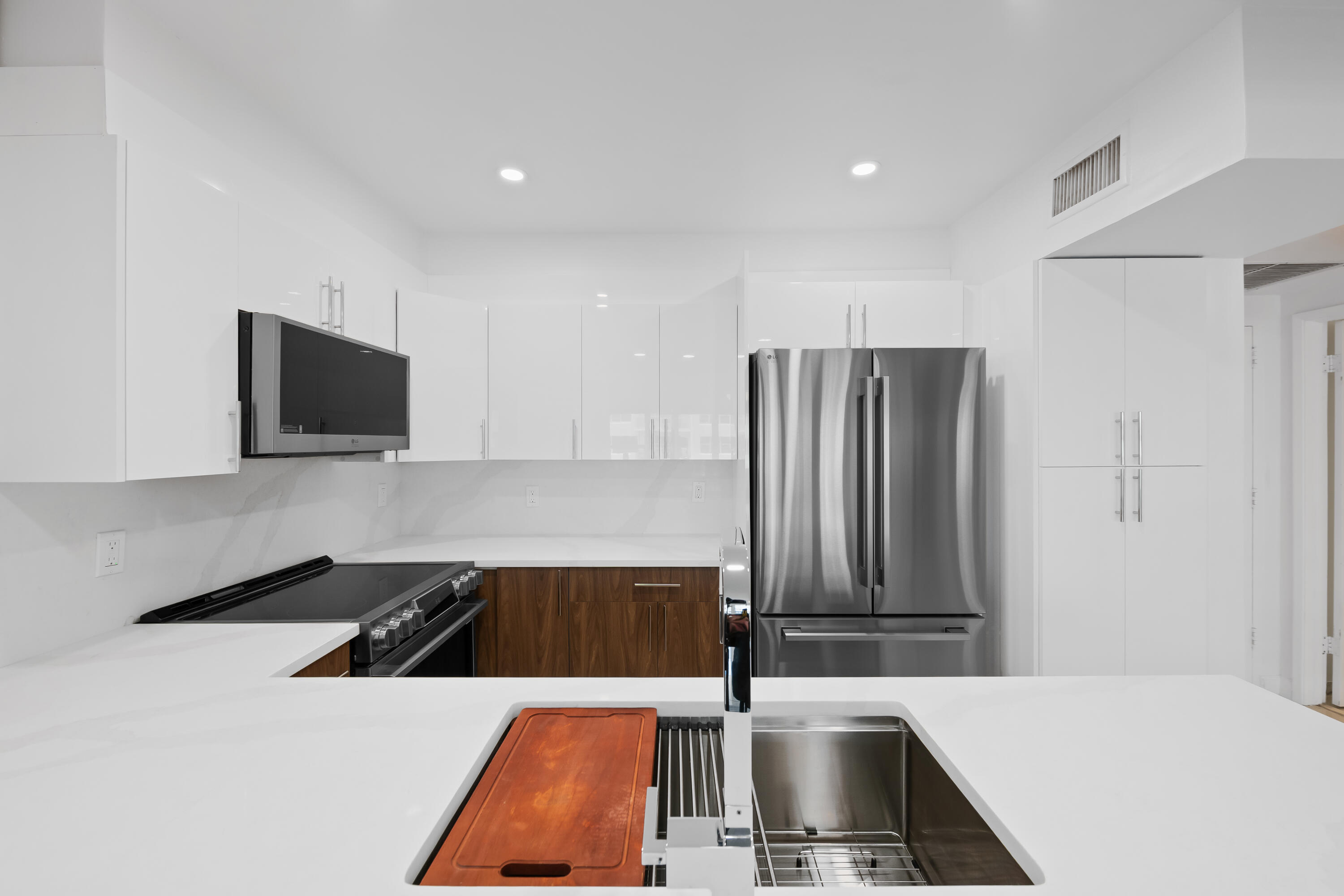 ROYAL AMBASSADOR CONDO - Residential Lease