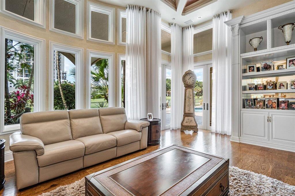 MIZNER LAKE ESTATES - Residential