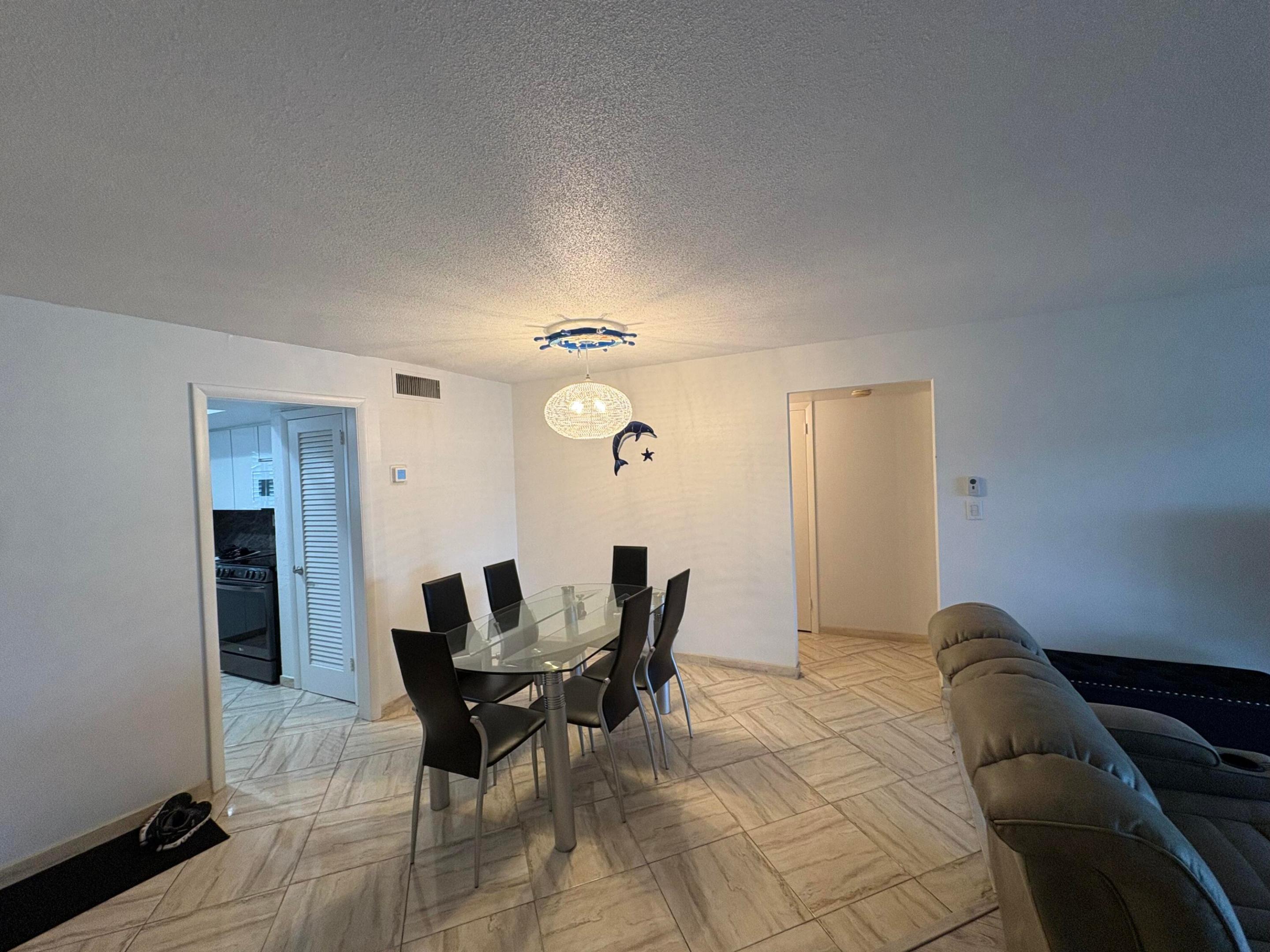 HAMPSHIRE ARMS COND APTS - Residential