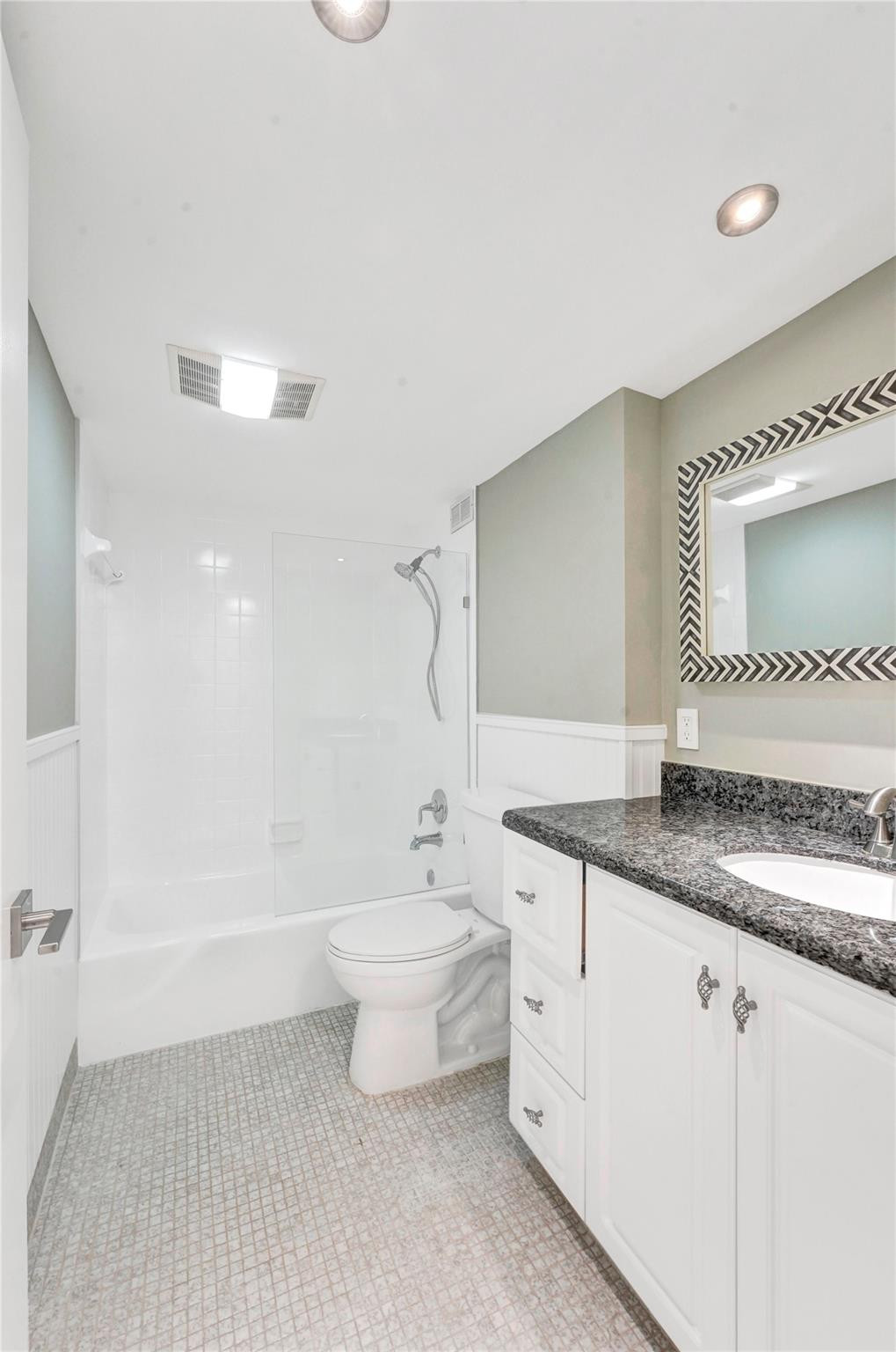 NAUTICAL TOWERS CONDO - Residential