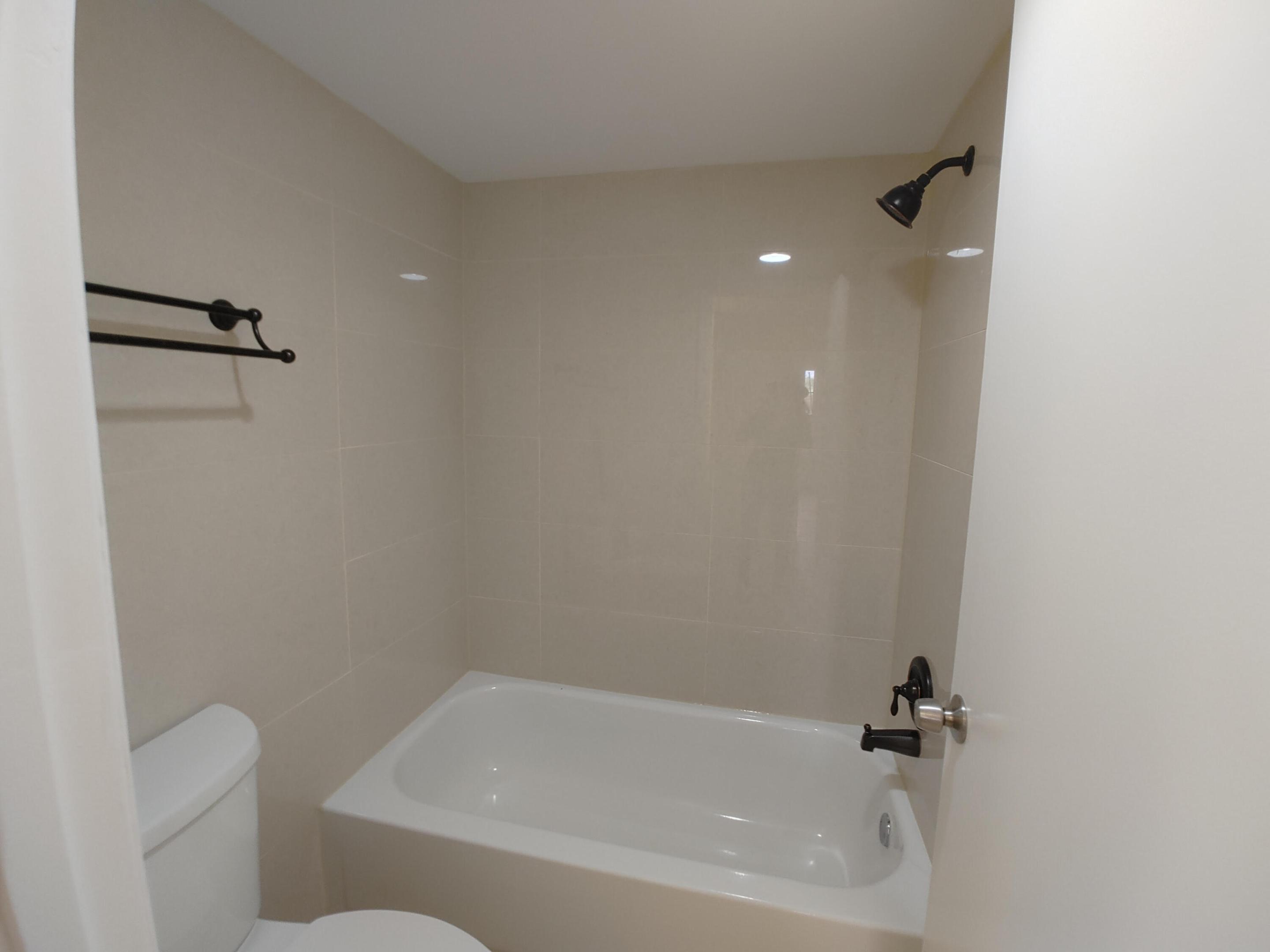 TOWNE PARK NORTH CONDO - Residential Lease