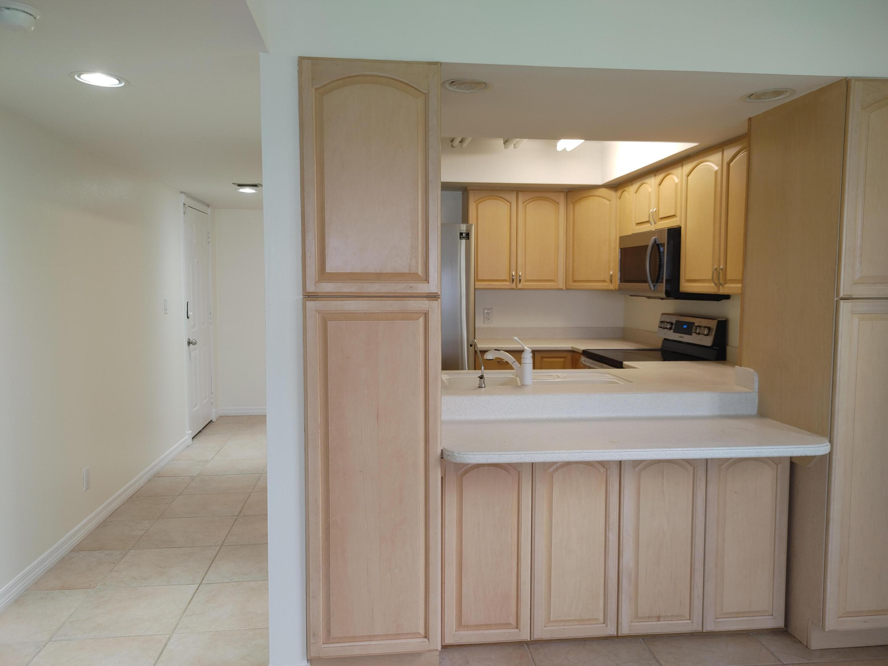 TOWNE PARK NORTH CONDO - Residential Lease