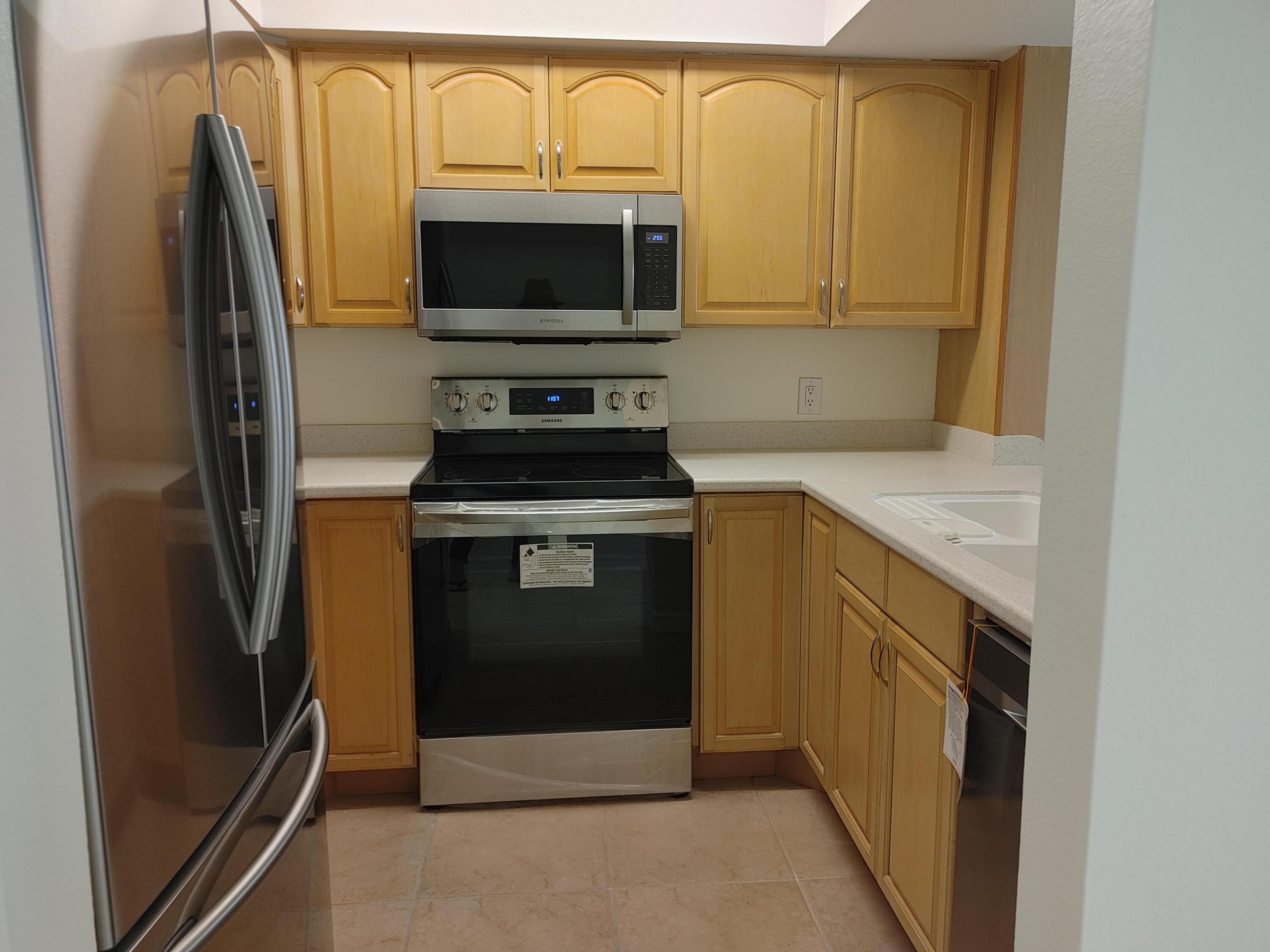 TOWNE PARK NORTH CONDO - Residential Lease