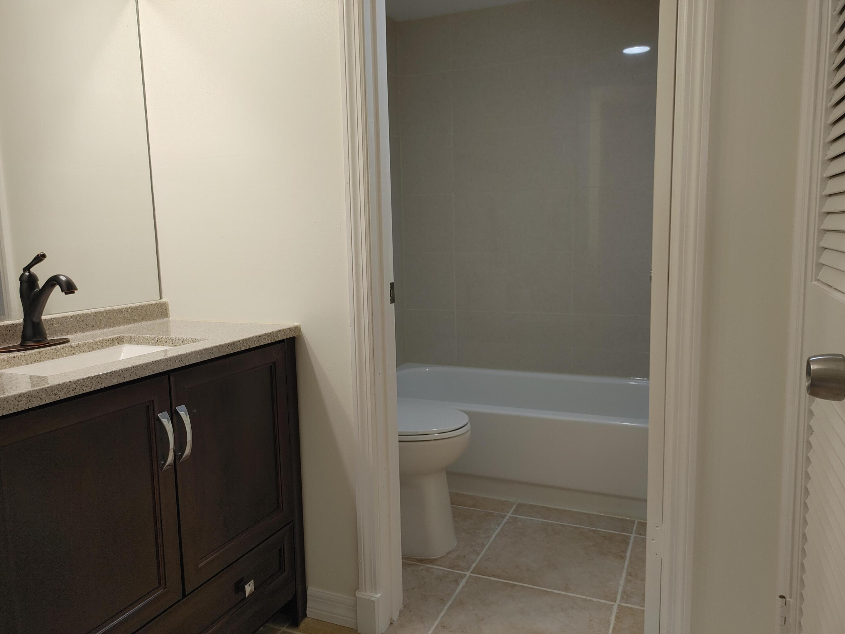 TOWNE PARK NORTH CONDO - Residential Lease