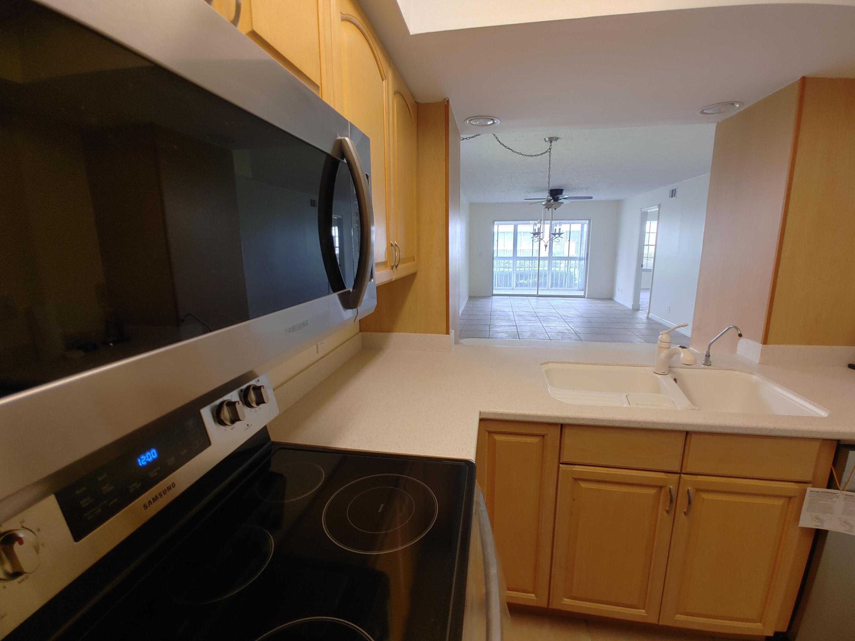TOWNE PARK NORTH CONDO - Residential Lease