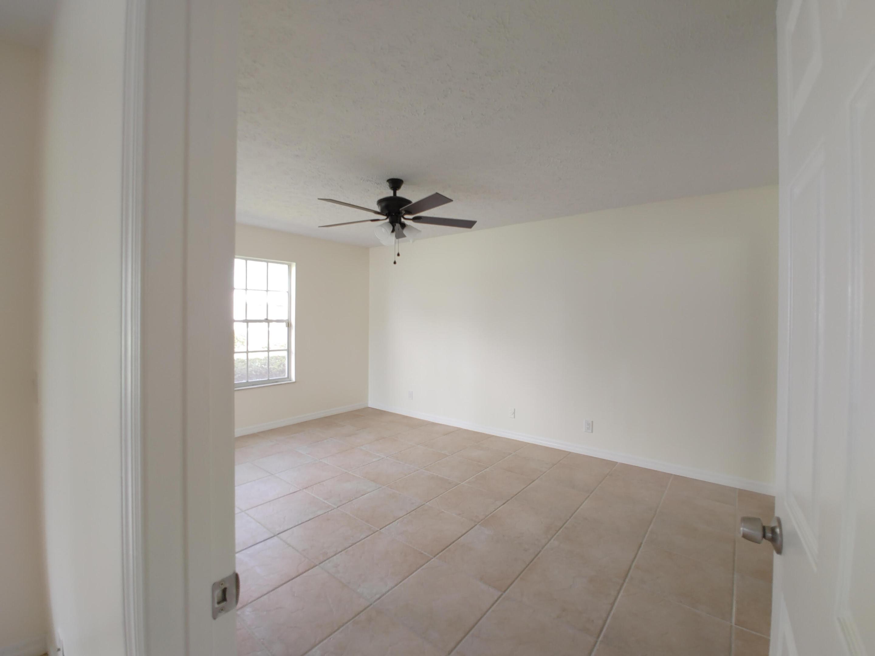 TOWNE PARK NORTH CONDO - Residential Lease