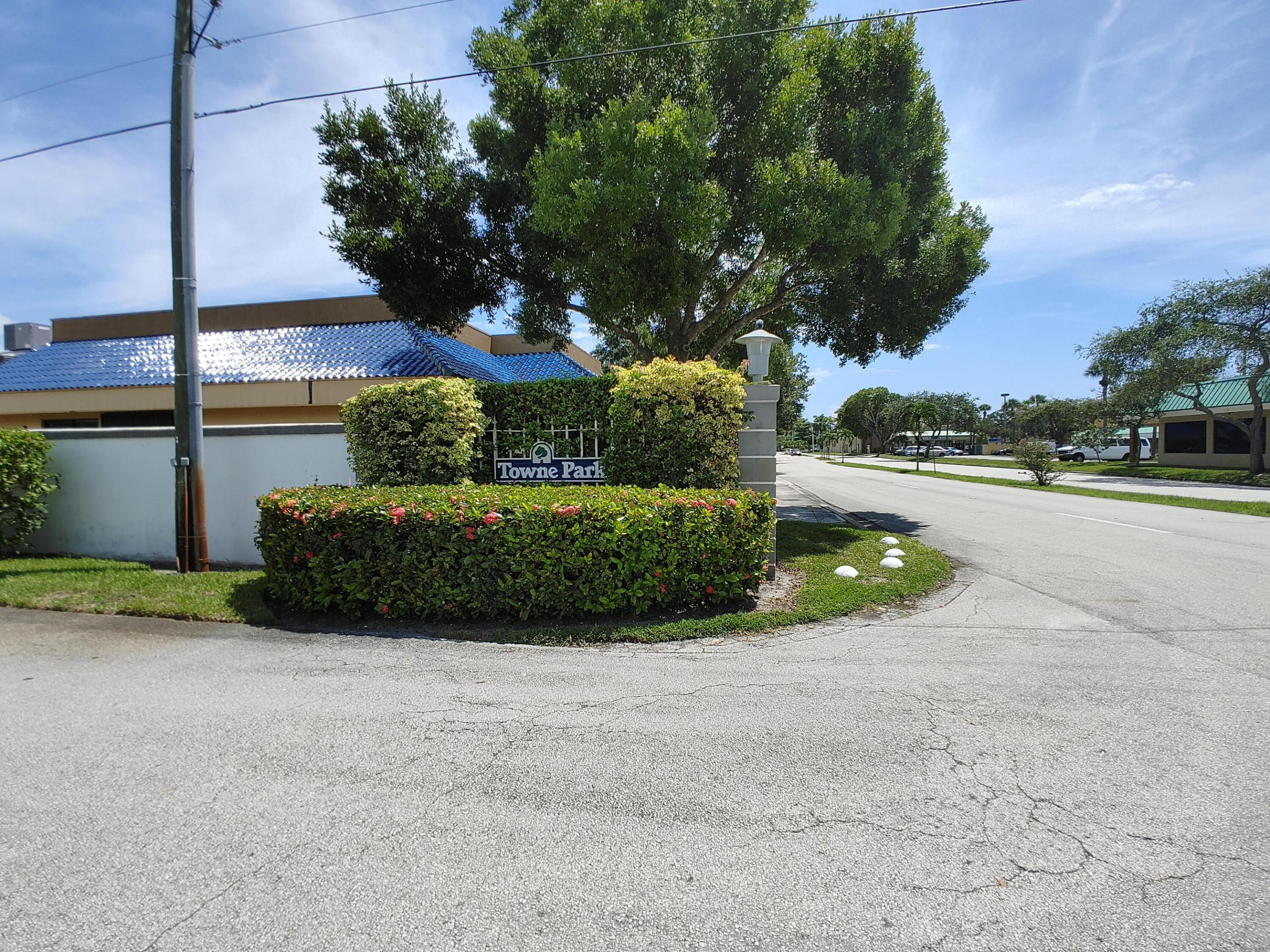 TOWNE PARK NORTH CONDO - Residential Lease