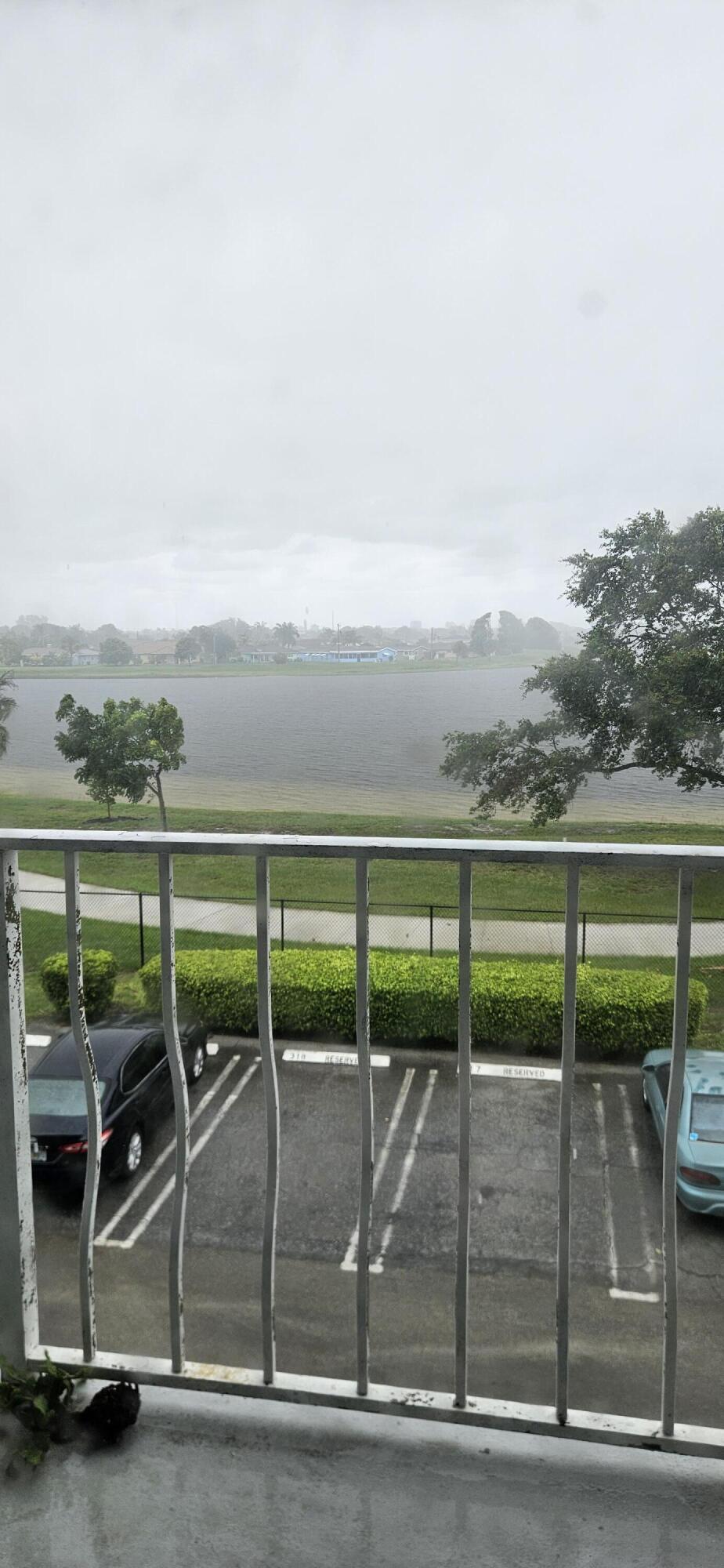 Direct lakeviews. Private balcony. Elevator to the 3rd floor, laundry in the building. Assigned parking, community pool, fitness center, tennis courts. Gated community located close to shopping and the airport.