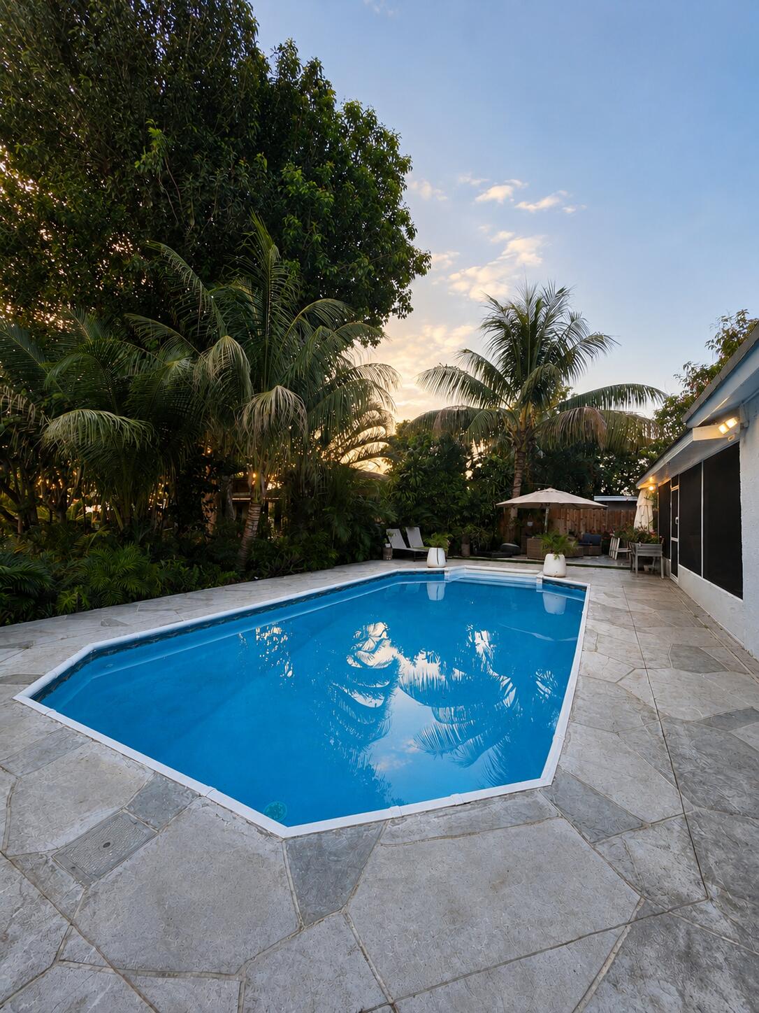 VILLAGES OF HILLSBORO SEC 1 - Residential Lease