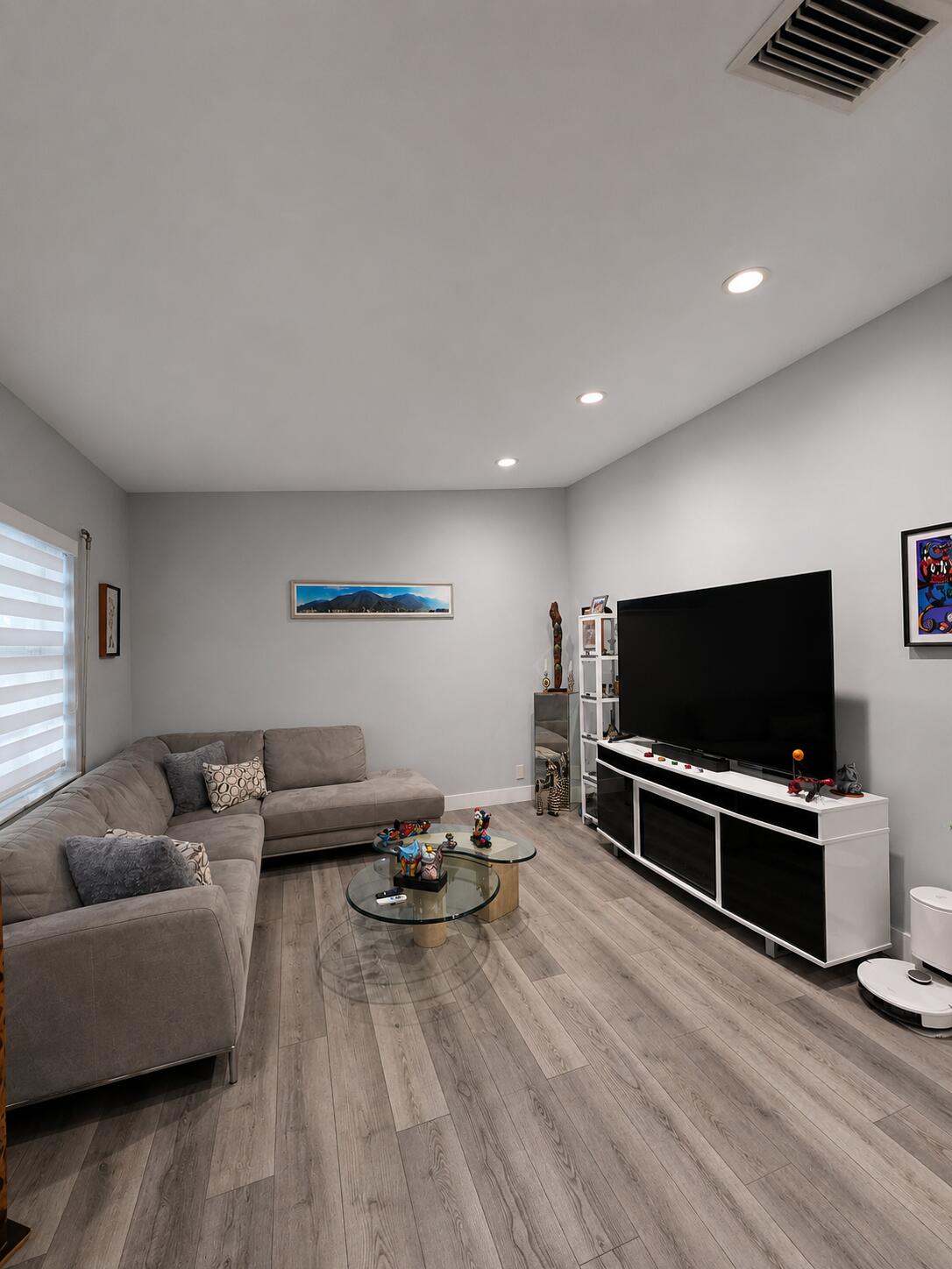 VILLAGES OF HILLSBORO SEC 1 - Residential Lease