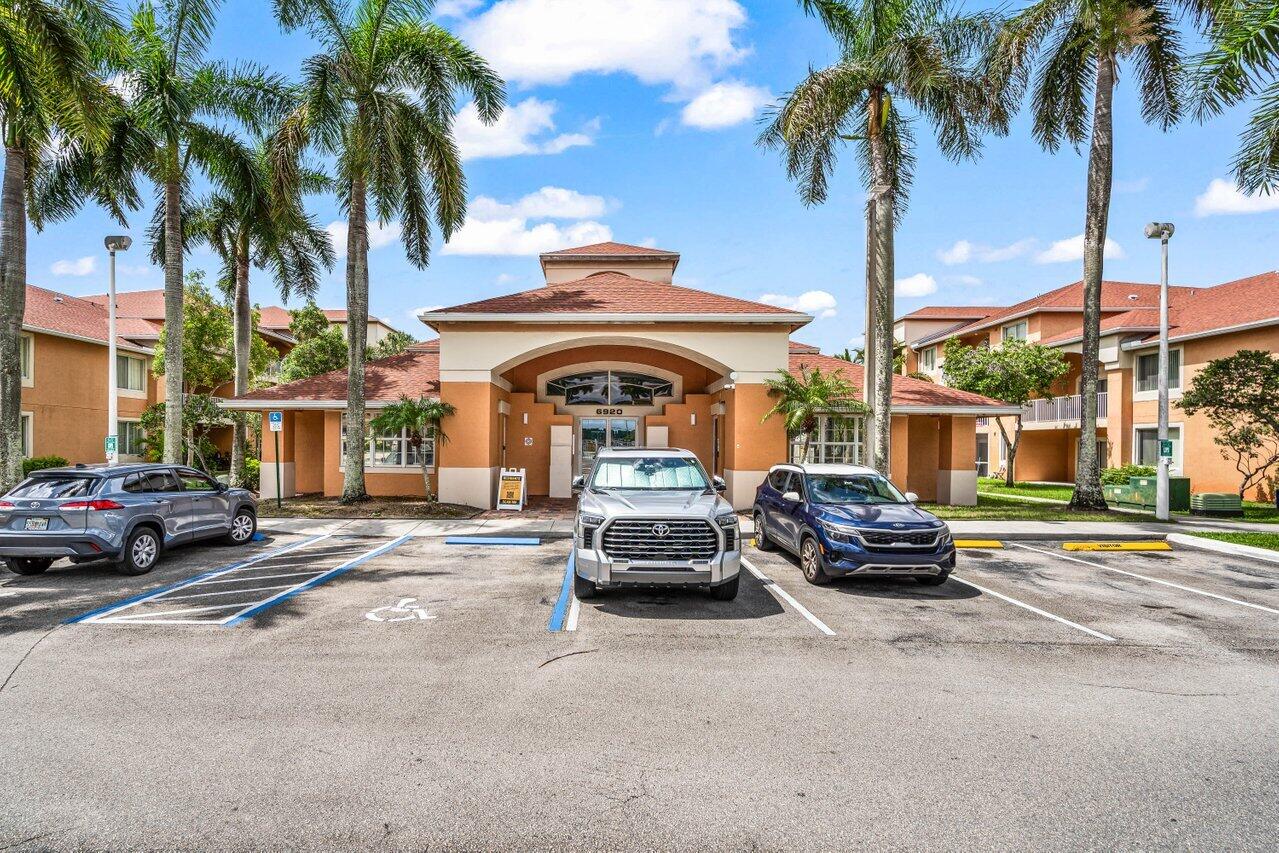 COURTYARDS AT DAVIE CONDO - Residential