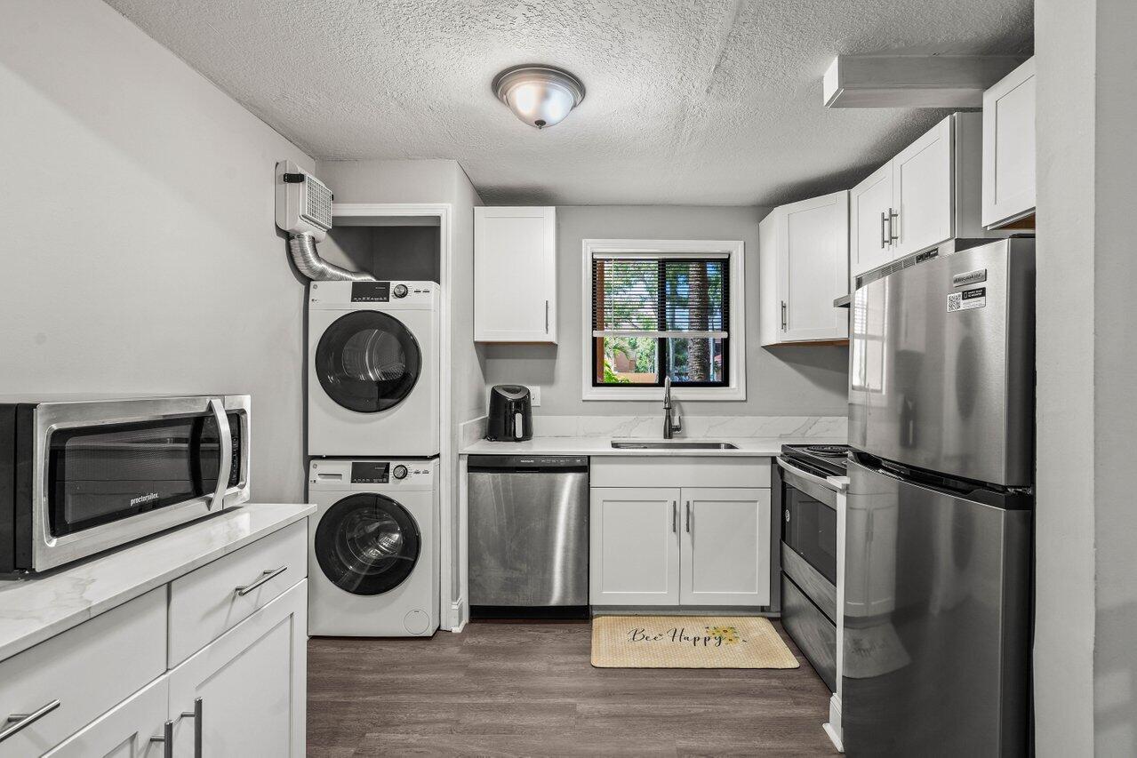 COURTYARDS AT DAVIE CONDO - Residential