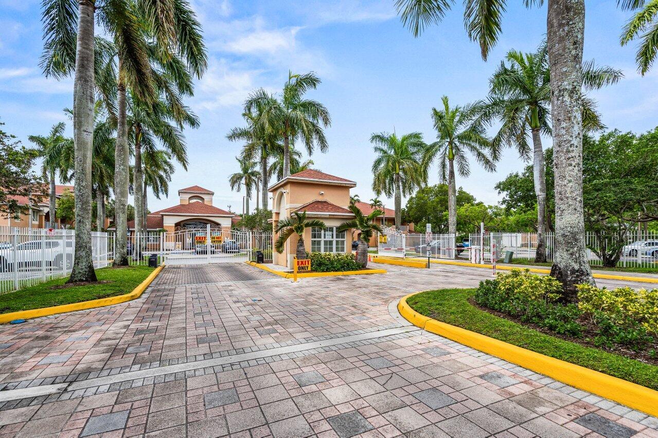 COURTYARDS AT DAVIE CONDO - Residential