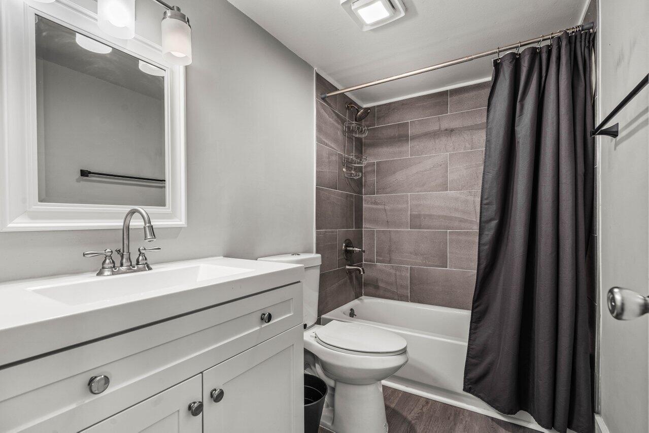 COURTYARDS AT DAVIE CONDO - Residential