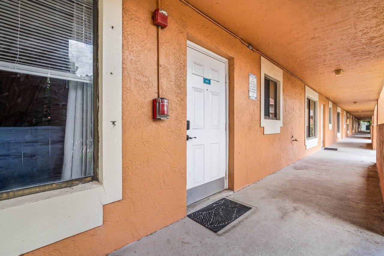 COURTYARDS AT DAVIE CONDO - Residential