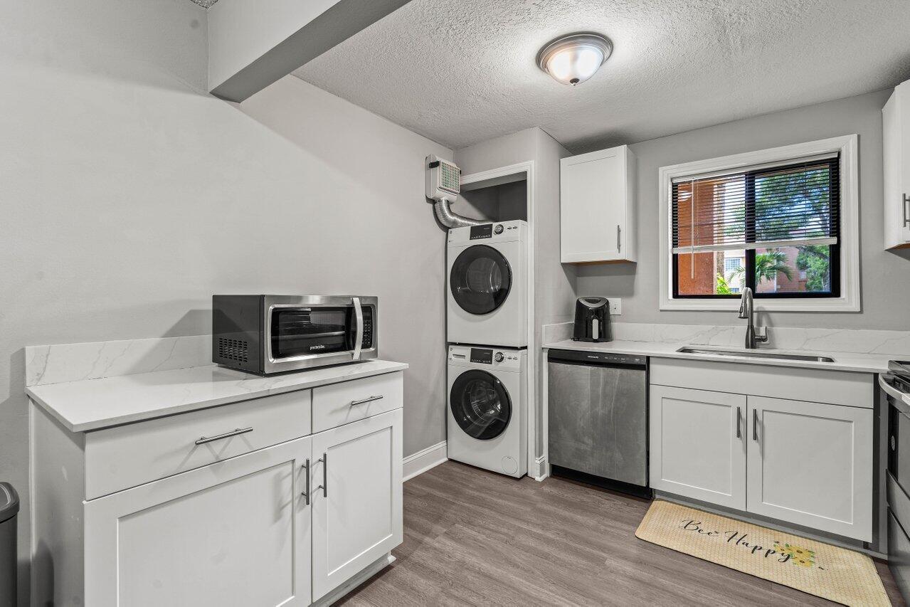 COURTYARDS AT DAVIE CONDO - Residential