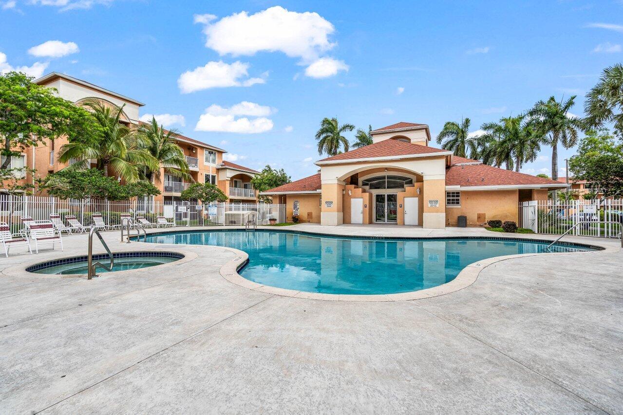 COURTYARDS AT DAVIE CONDO - Residential