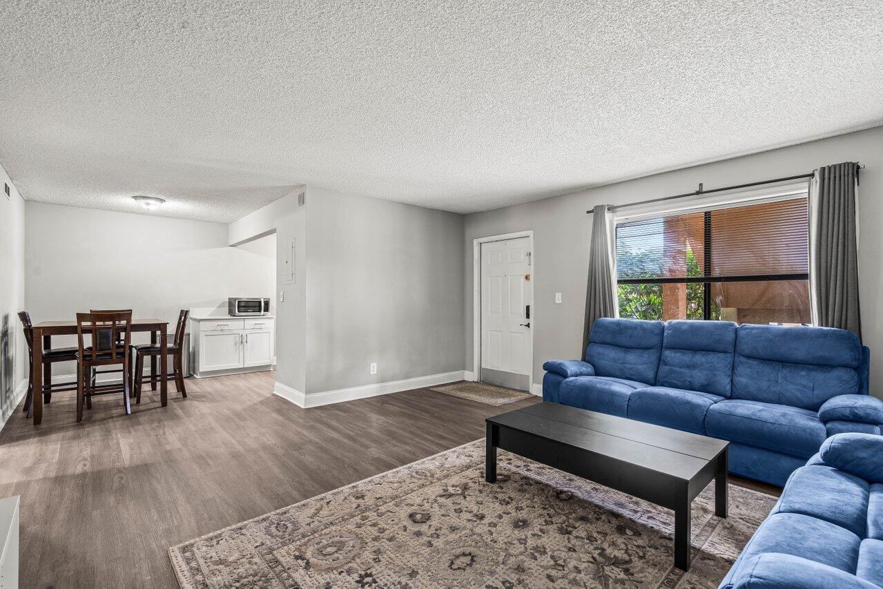 COURTYARDS AT DAVIE CONDO - Residential